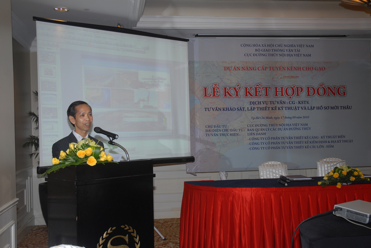 The contract signning ceremony for The Cho Gao Channel Rehabilitation Project 