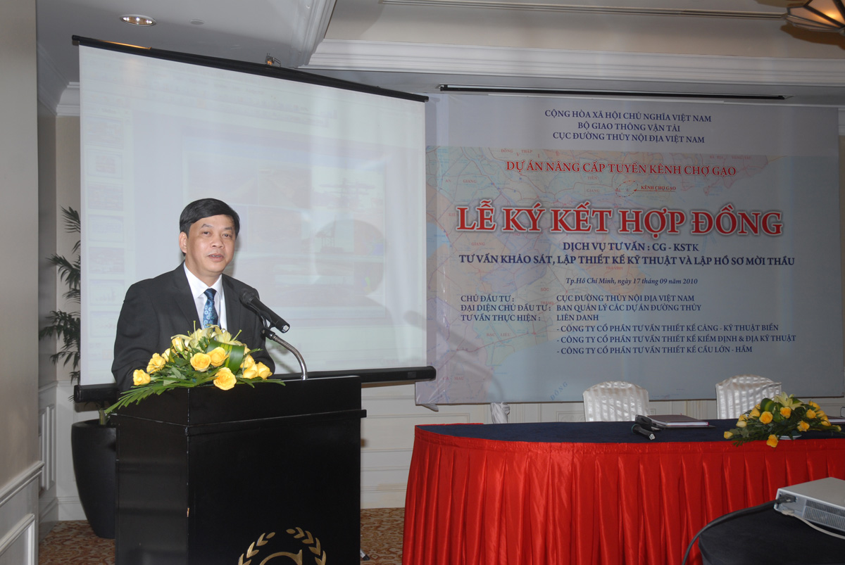 The contract signning ceremony for The Cho Gao Channel Rehabilitation Project 