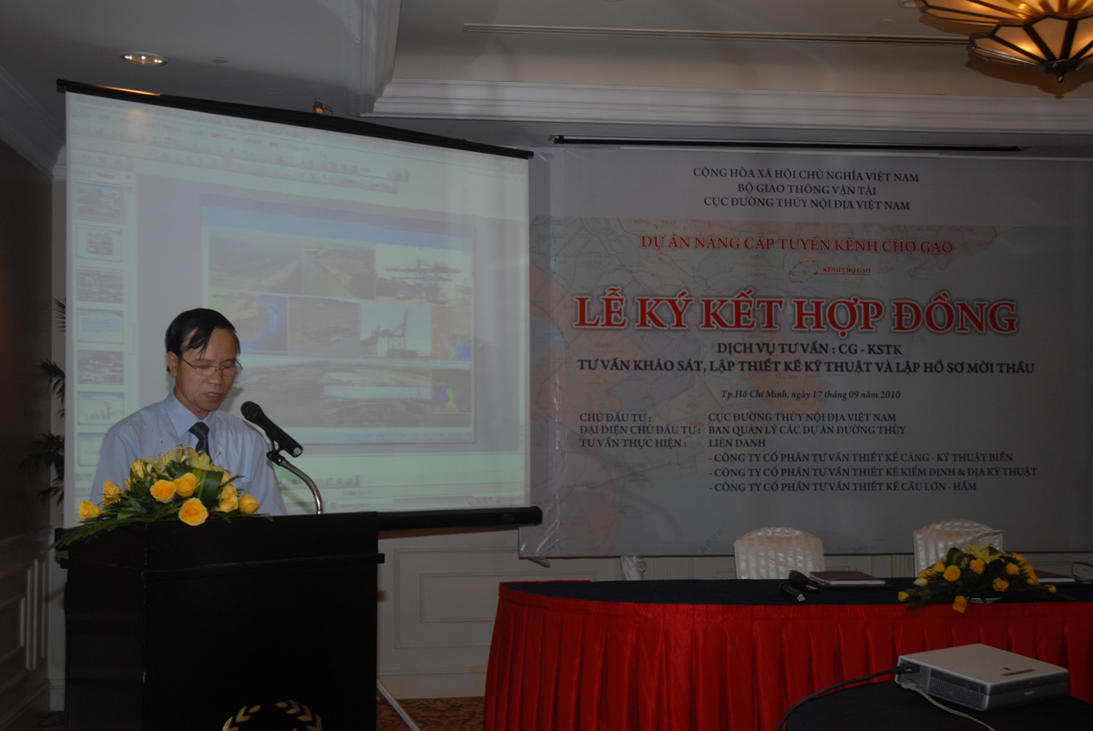 The contract signning ceremony for The Cho Gao Channel Rehabilitation Project 
