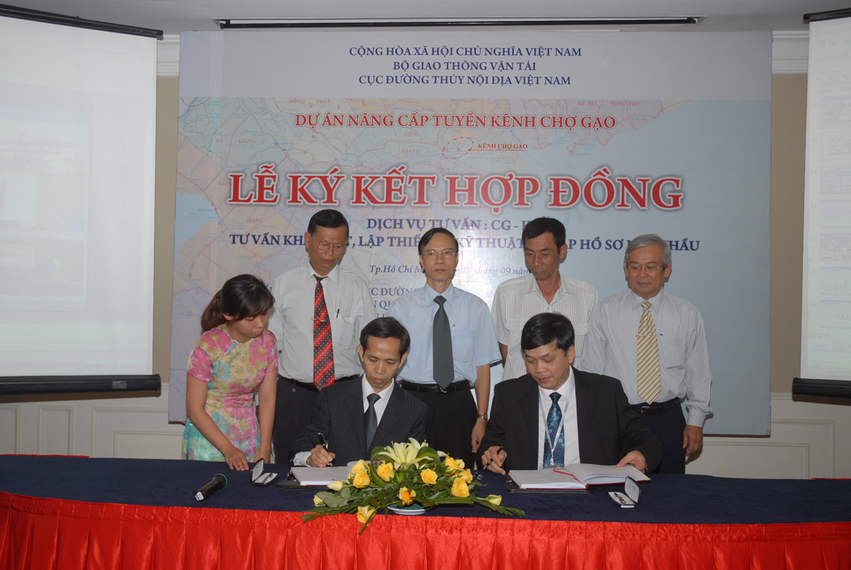 The contract signning ceremony for The Cho Gao Channel Rehabilitation Project 