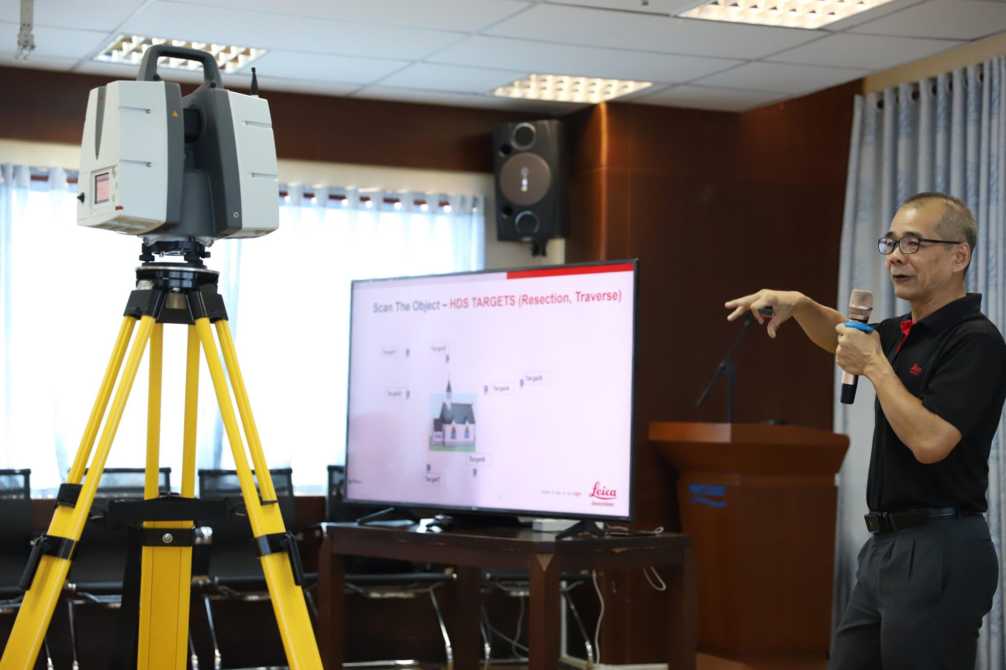 Leica and Portcoast hold a training session on the newest 3D Laser Scan from Leica