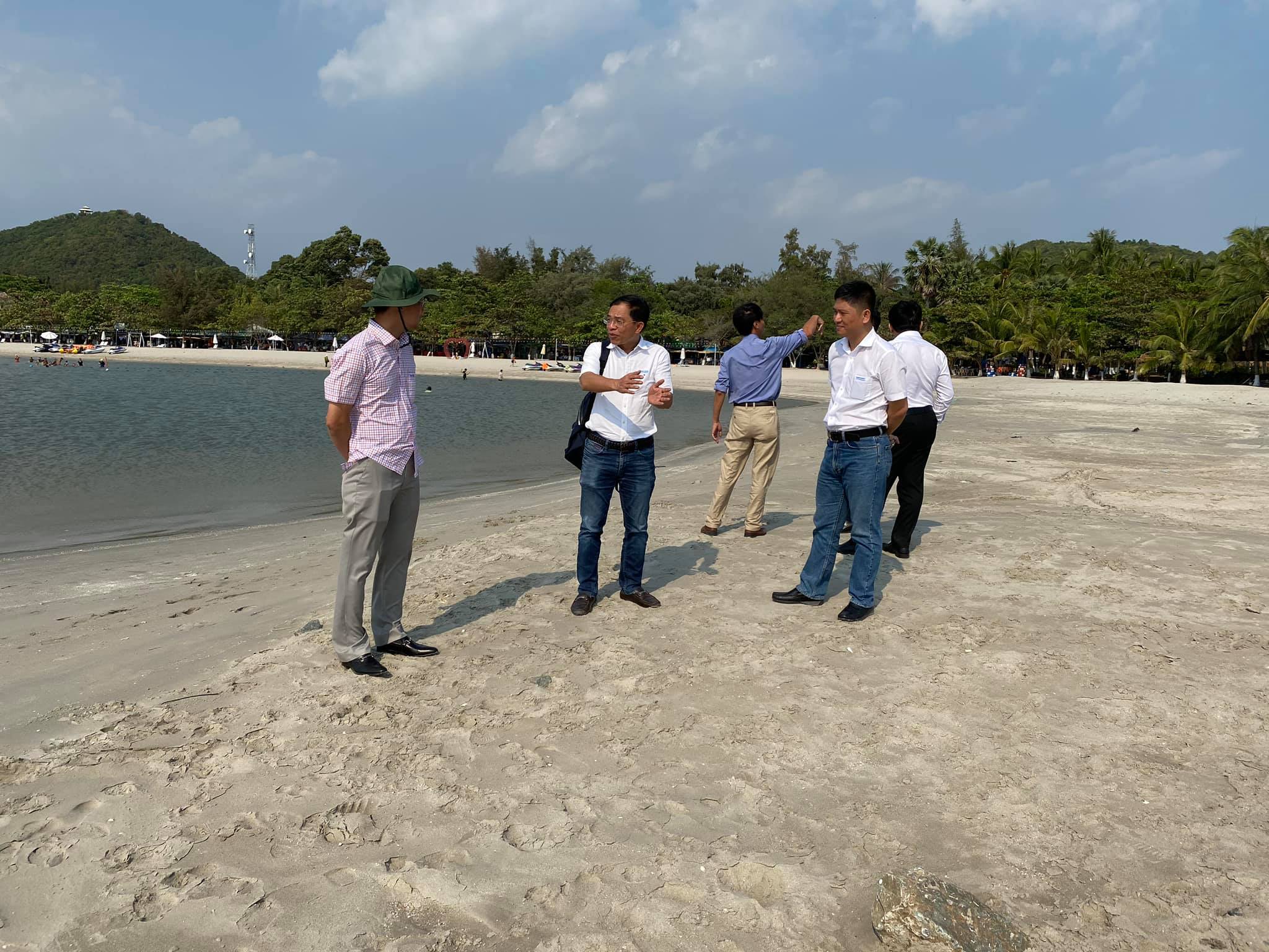 Meeting with Ha Tien People's Committee