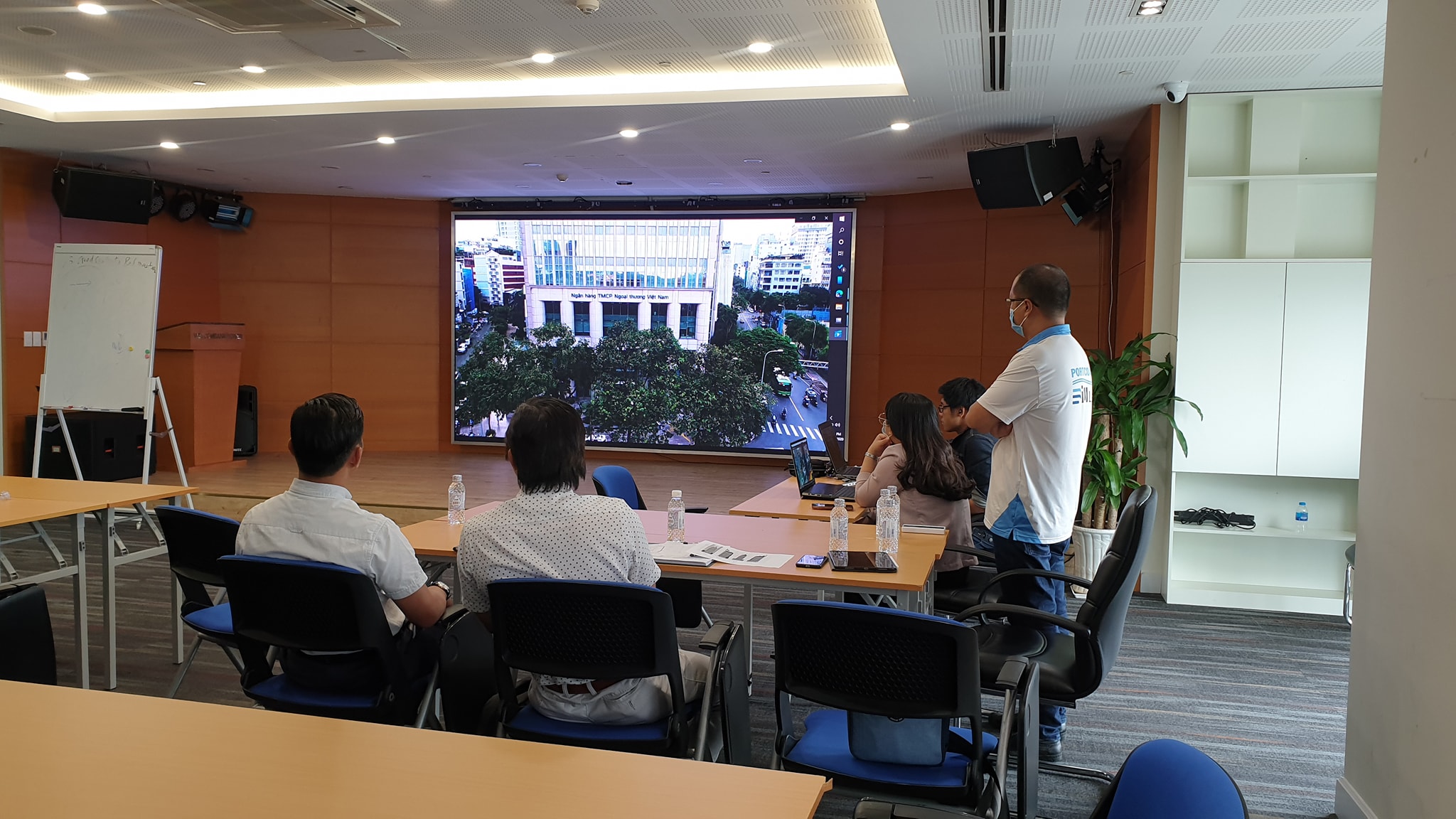 Portcoast gives a presentation on 3D laser scanning results at Vietcombank tower