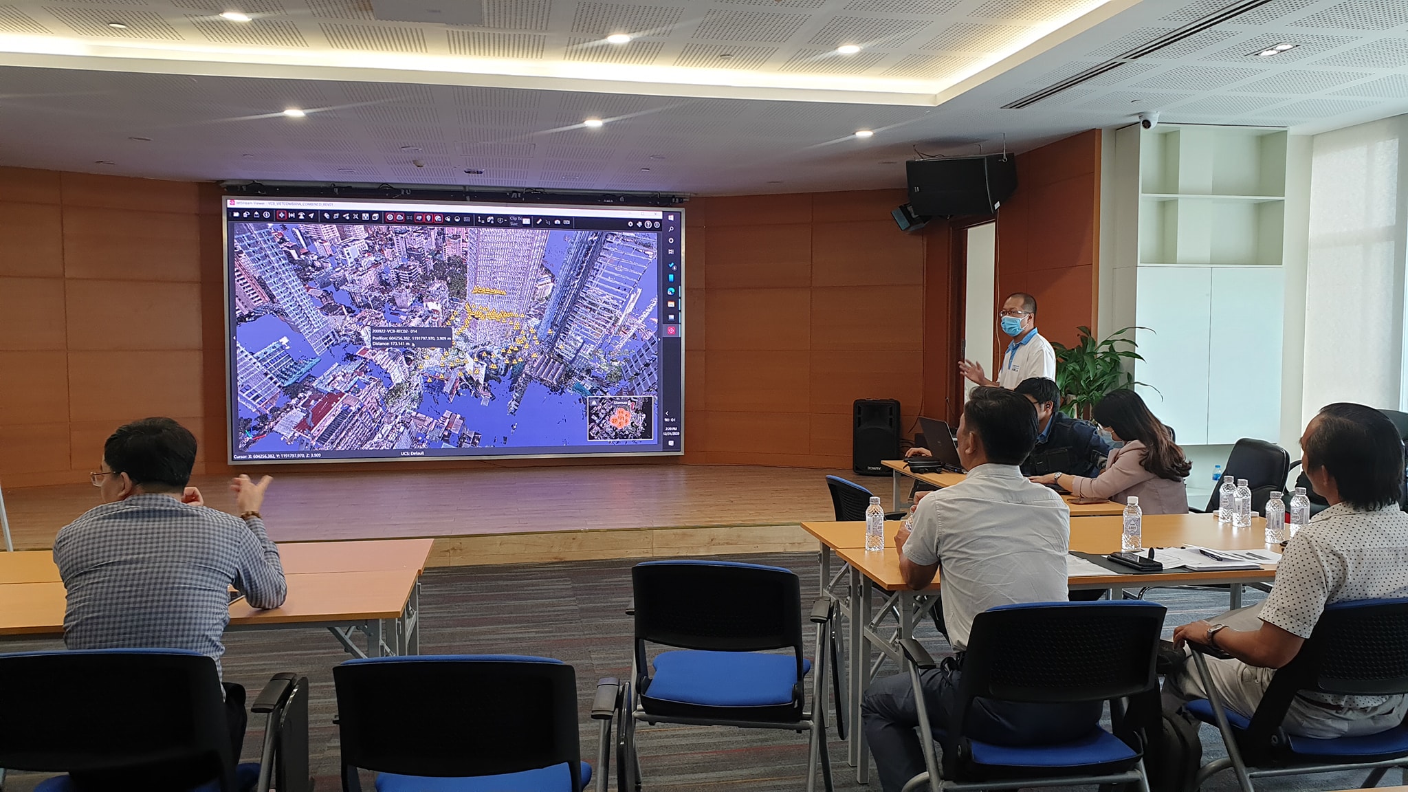 Portcoast gives a presentation on 3D laser scanning results at Vietcombank tower