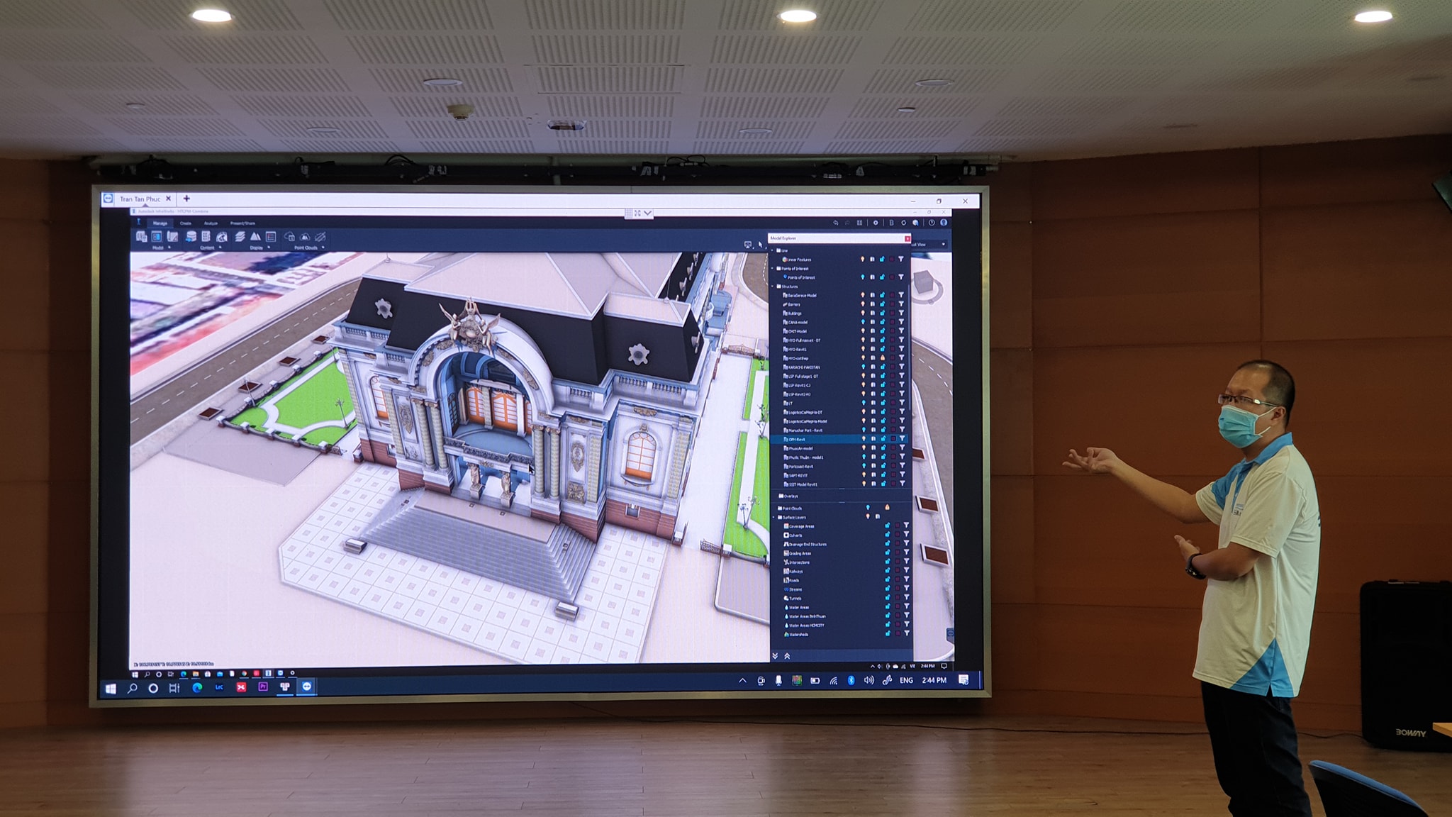 Portcoast gives a presentation on 3D laser scanning results at Vietcombank tower