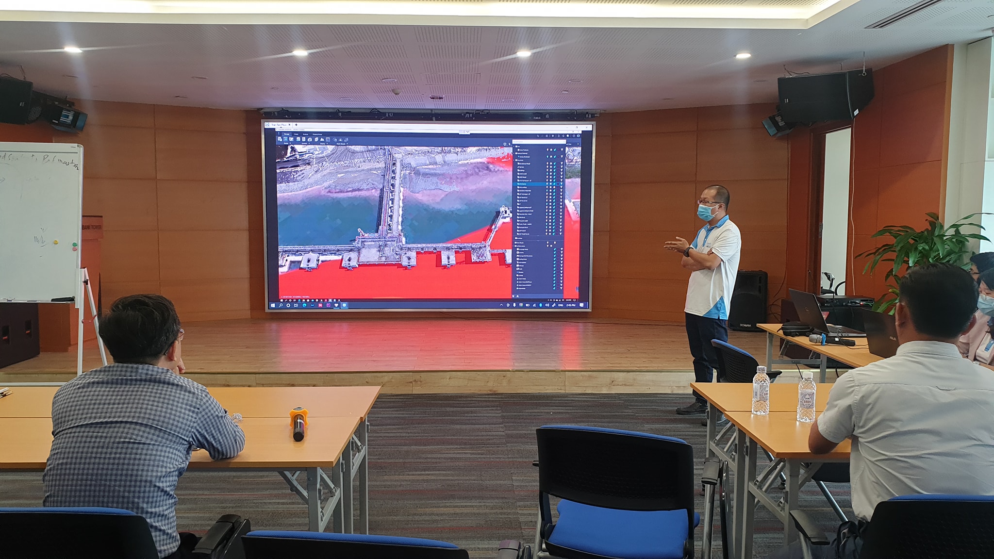 Portcoast gives a presentation on 3D laser scanning results at Vietcombank tower