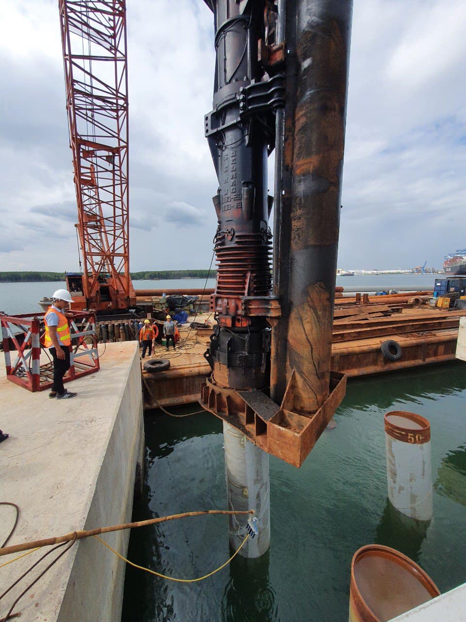 Portcoast conducts the Supervision of the pile driving work