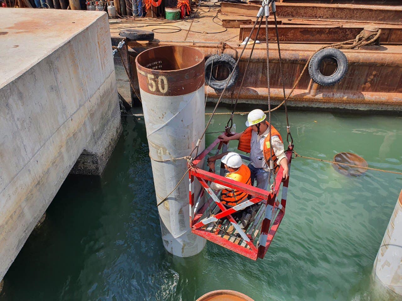 Portcoast conducts the Supervision of the pile driving work