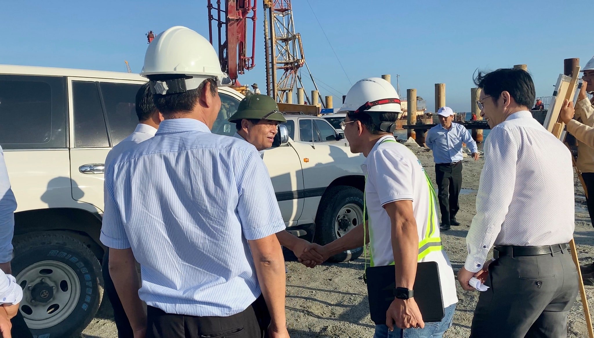 Minister of Planning and Investment Nguyen Chi Dung visited Ca Na General Port