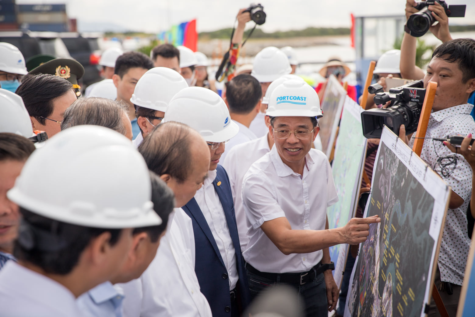 Prime Minister Nguyen Xuan Phuc visited Cai Mep - Thi Vai Port System