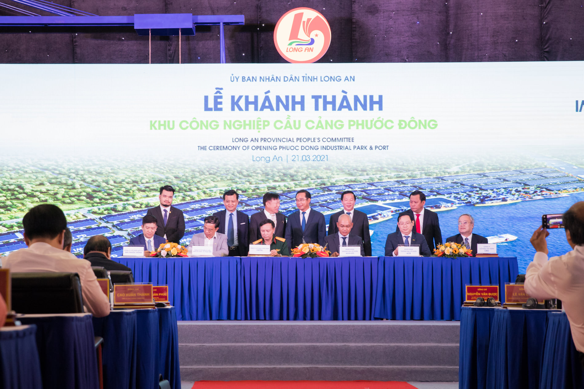 Prime Minister Nguyen Xuan Phuc attended the Ceremony of Opening Phuoc Dong Industrial Park & Port