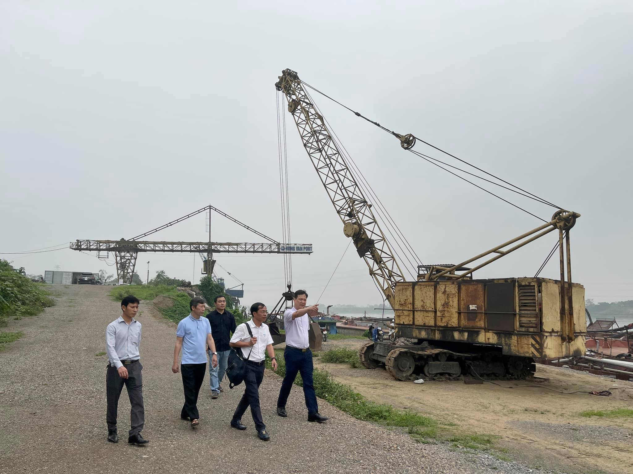 How to develop the river ports for Hanoi region in connection network with the sea port system