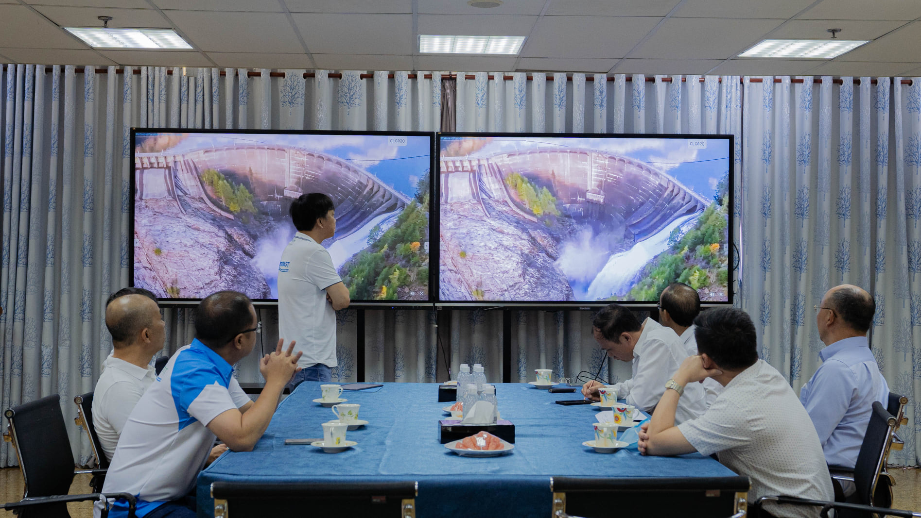 Welcome members of the Board of Rector of Thuy Loi University and Board of Rector of Ho Chi Minh City University of Technology to Portcoast