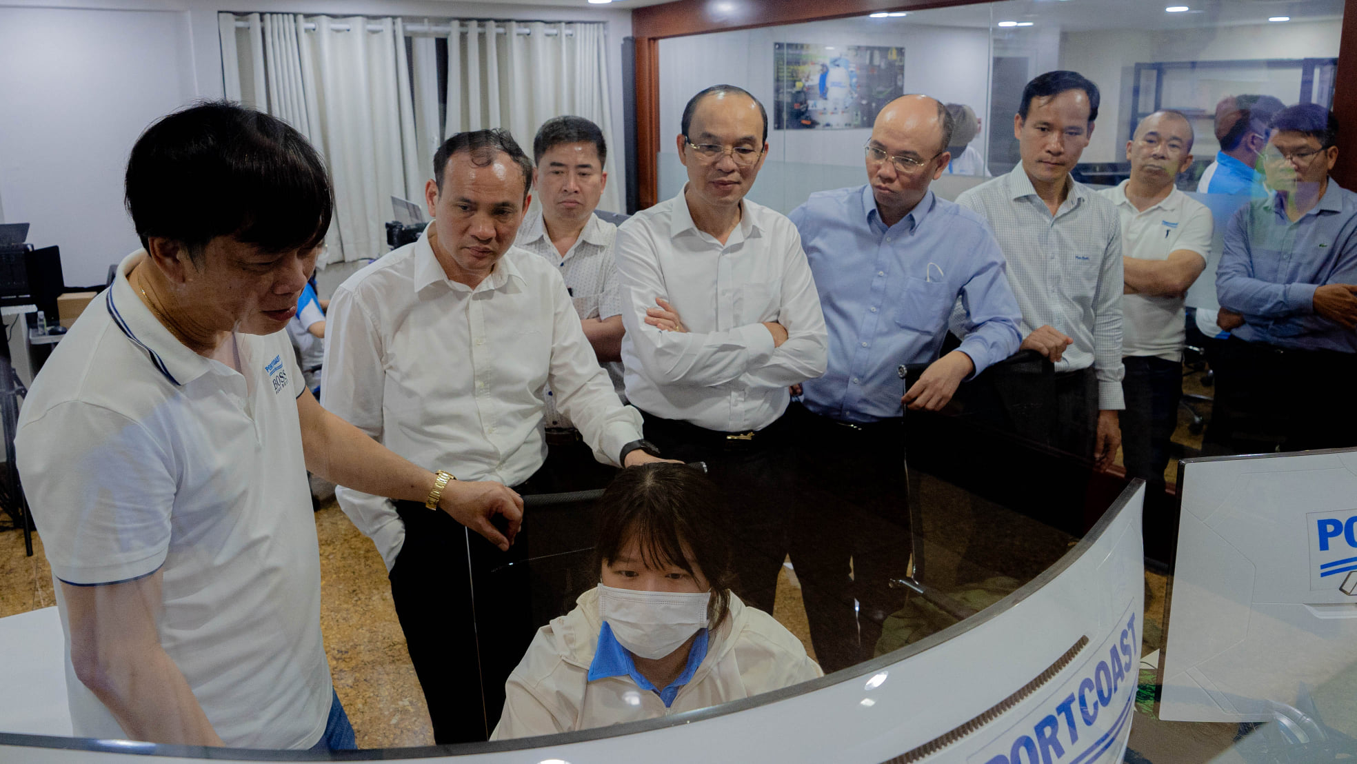 Welcome members of the Board of Rector of Thuy Loi University and Board of Rector of Ho Chi Minh City University of Technology to Portcoast