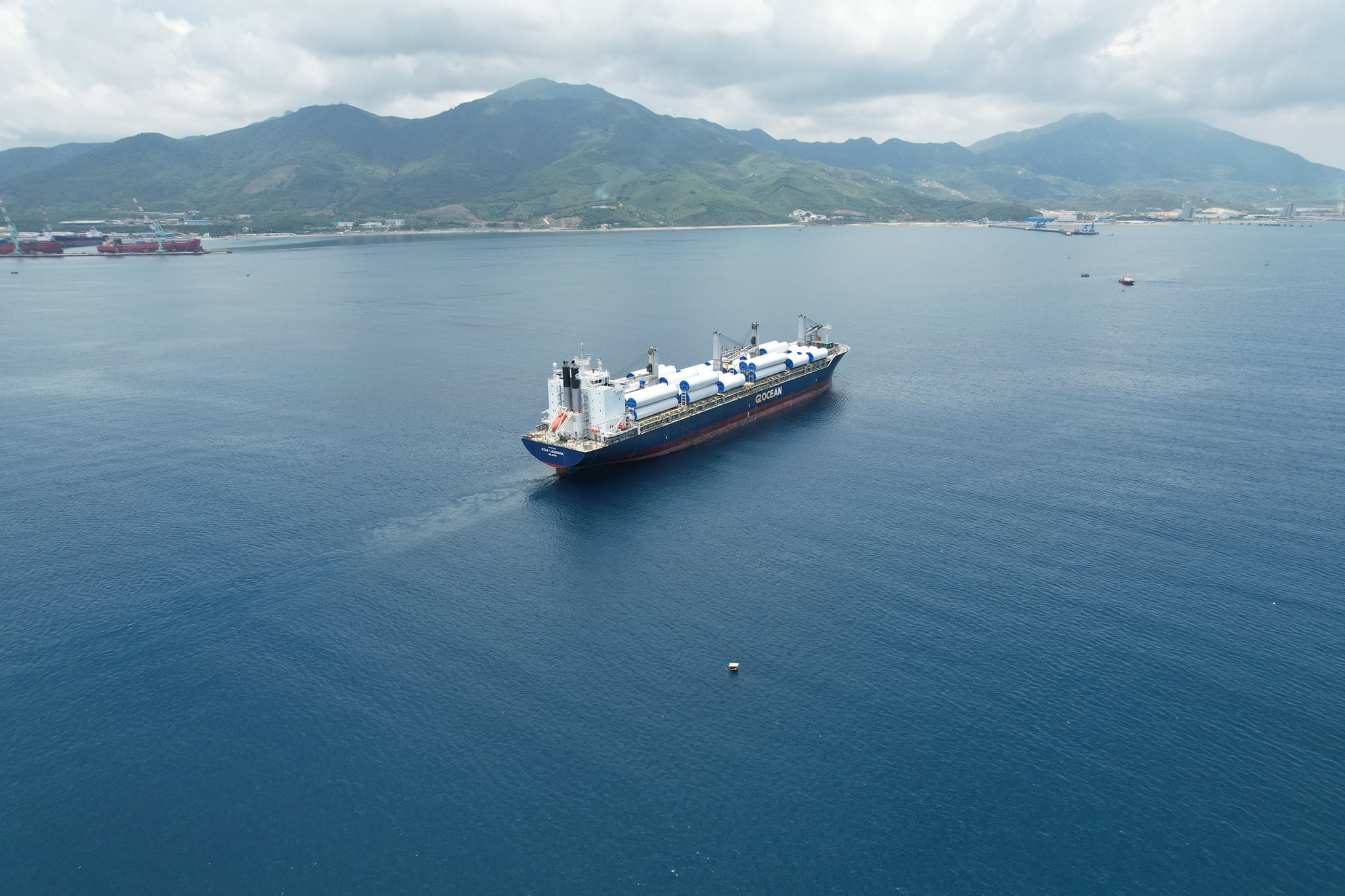 South Van Phong Port welcomes the largest vessel ever to arrive at the port