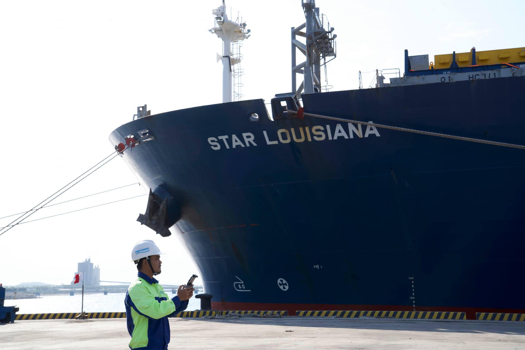 South Van Phong Port welcomes the largest vessel ever to arrive at the port