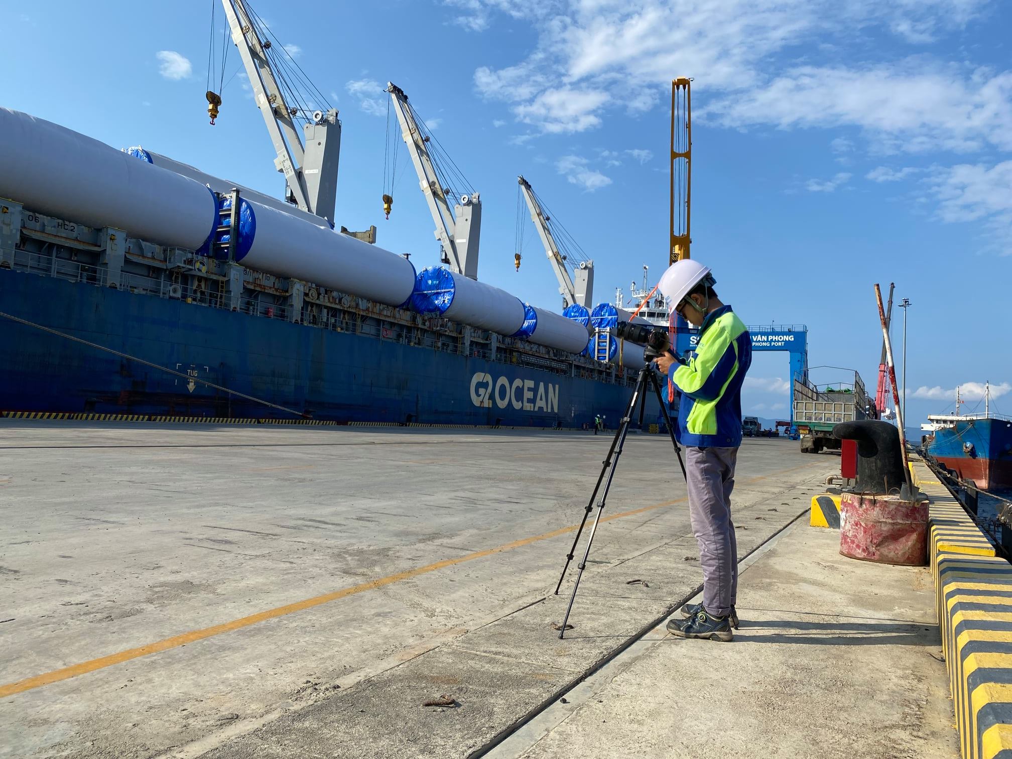 South Van Phong Port welcomes the largest vessel ever to arrive at the port