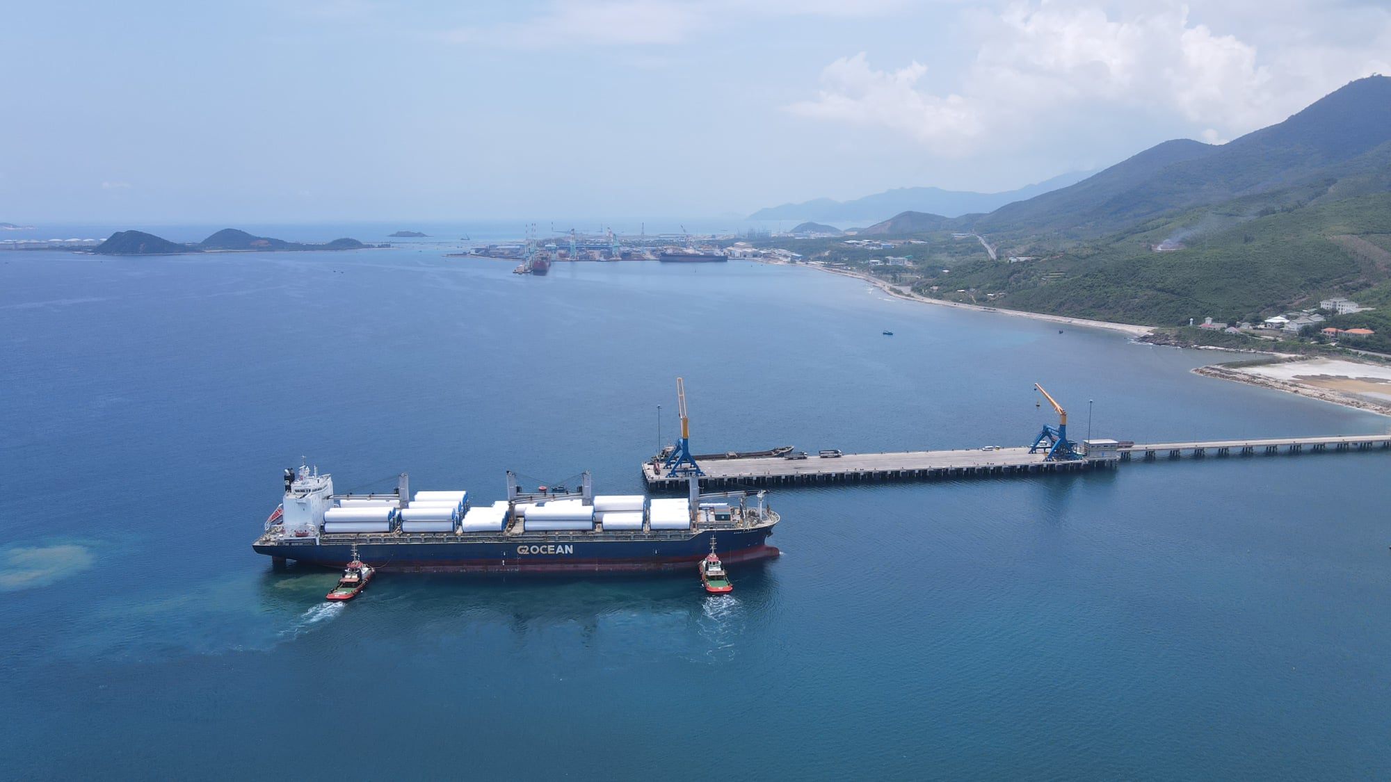 South Van Phong Port welcomes the largest vessel ever to arrive at the port