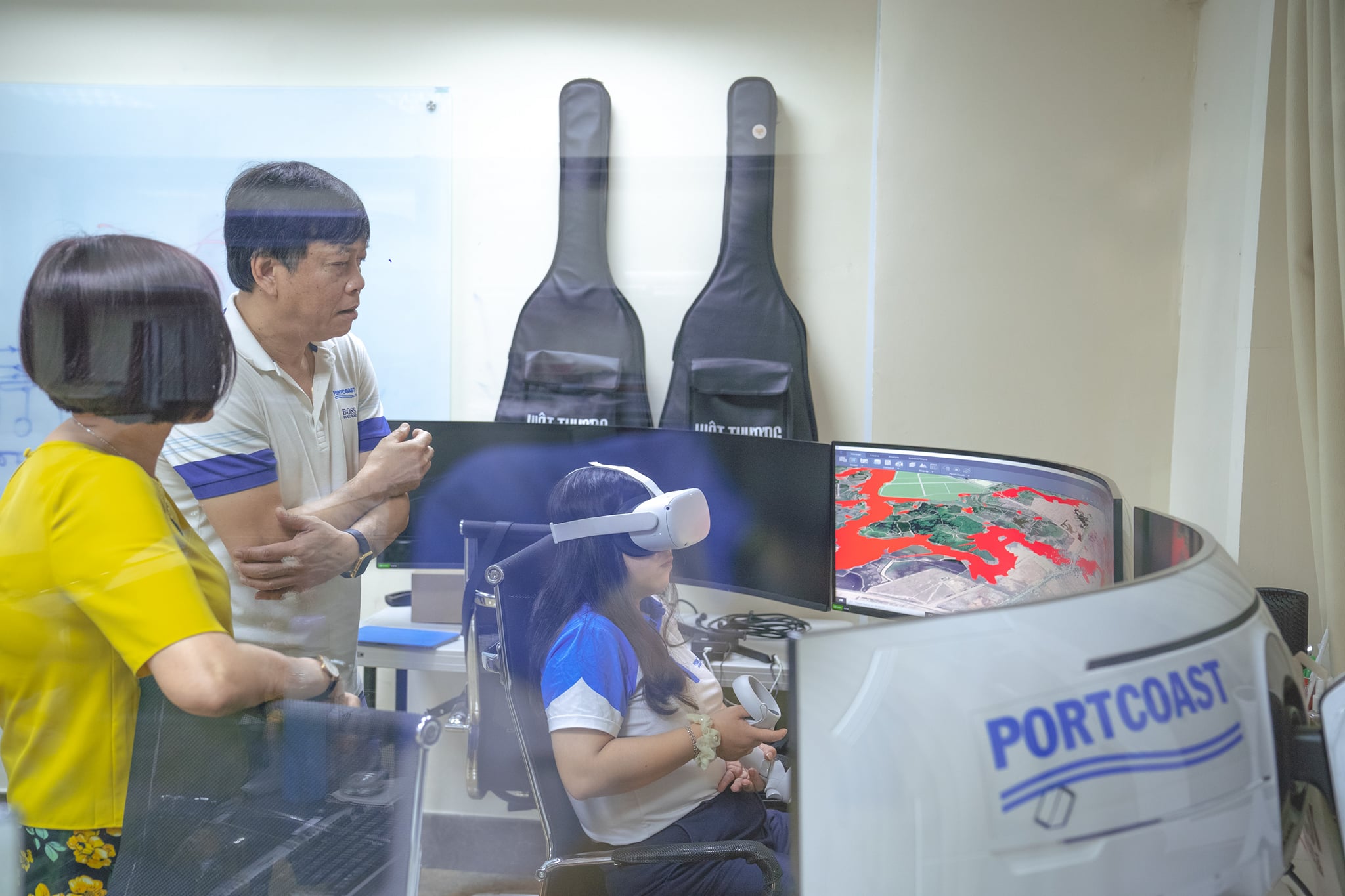 Welcome Vice-Chairperson of the Cultural Heritage Association of Vietnam to Portcoast