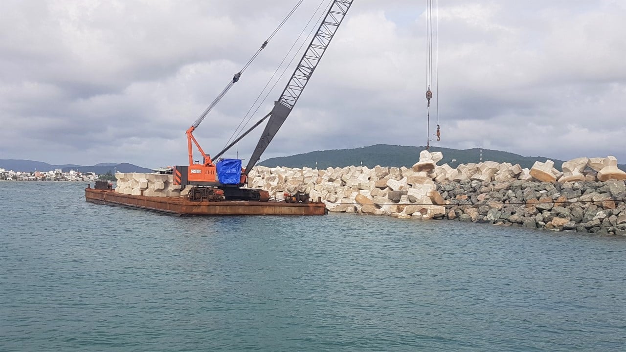 Phu Quoc Cruise Terminal construction site is on busy days