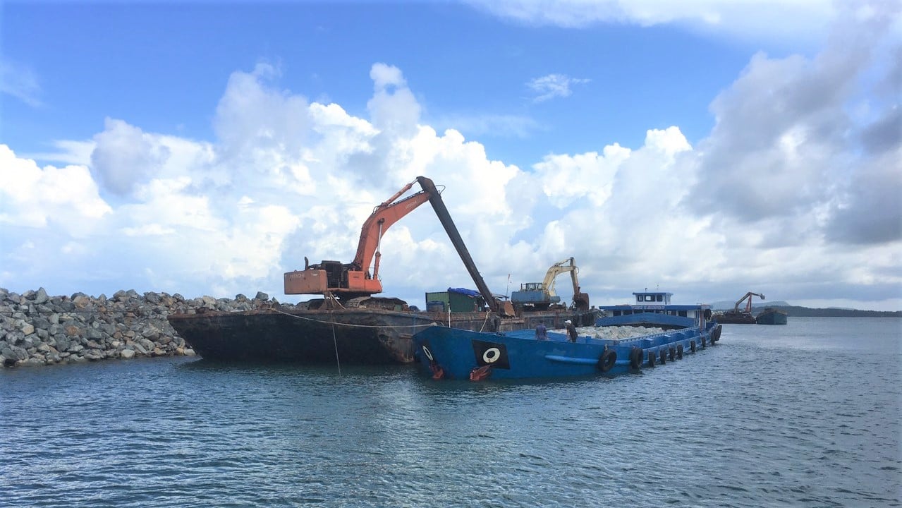 Phu Quoc Cruise Terminal construction site is on busy days