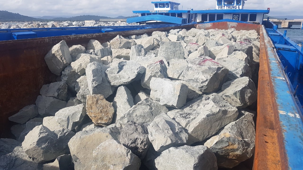 Phu Quoc Cruise Terminal construction site is on busy days