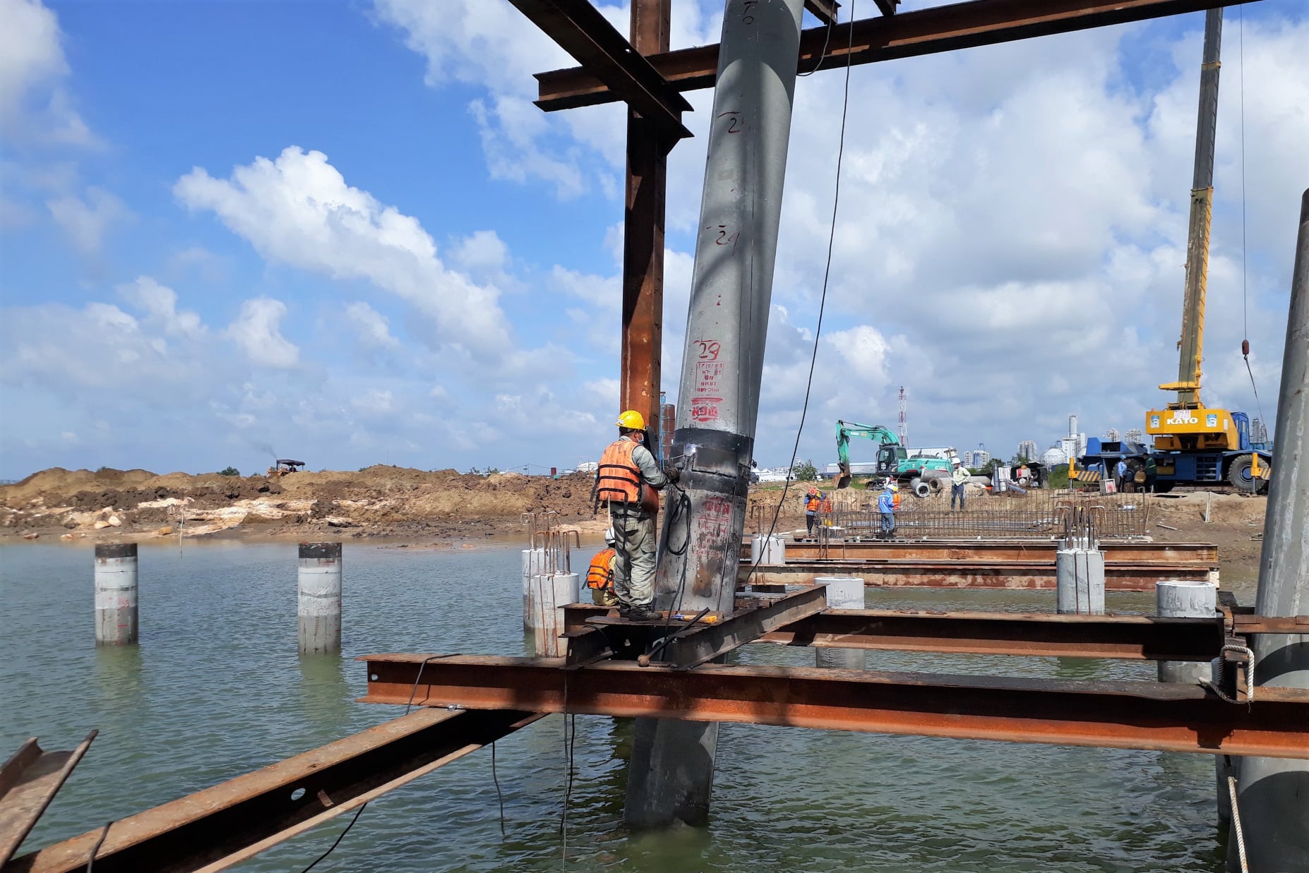 Pile driving works at Bao Long - Phu My Domestic Port Construction