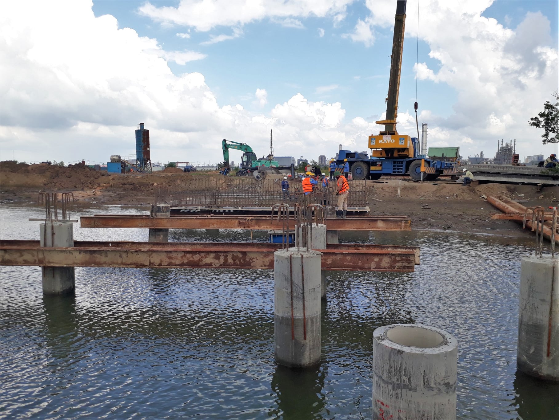 Pile driving works at Bao Long - Phu My Domestic Port Construction