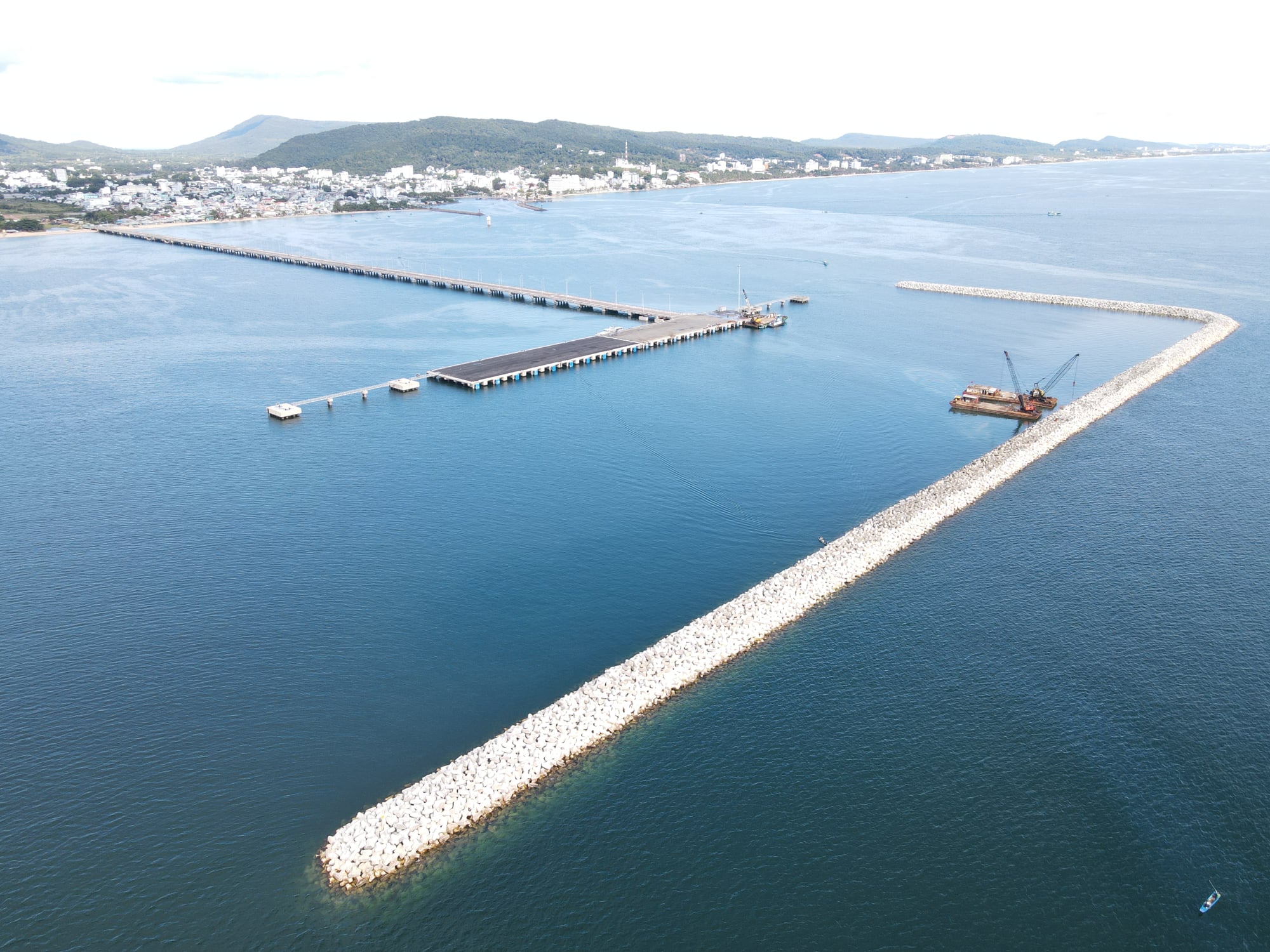 Party Secretary and Chairman of Phu Quoc People’s Committee visited  Phu Quoc International Cruise Terminal