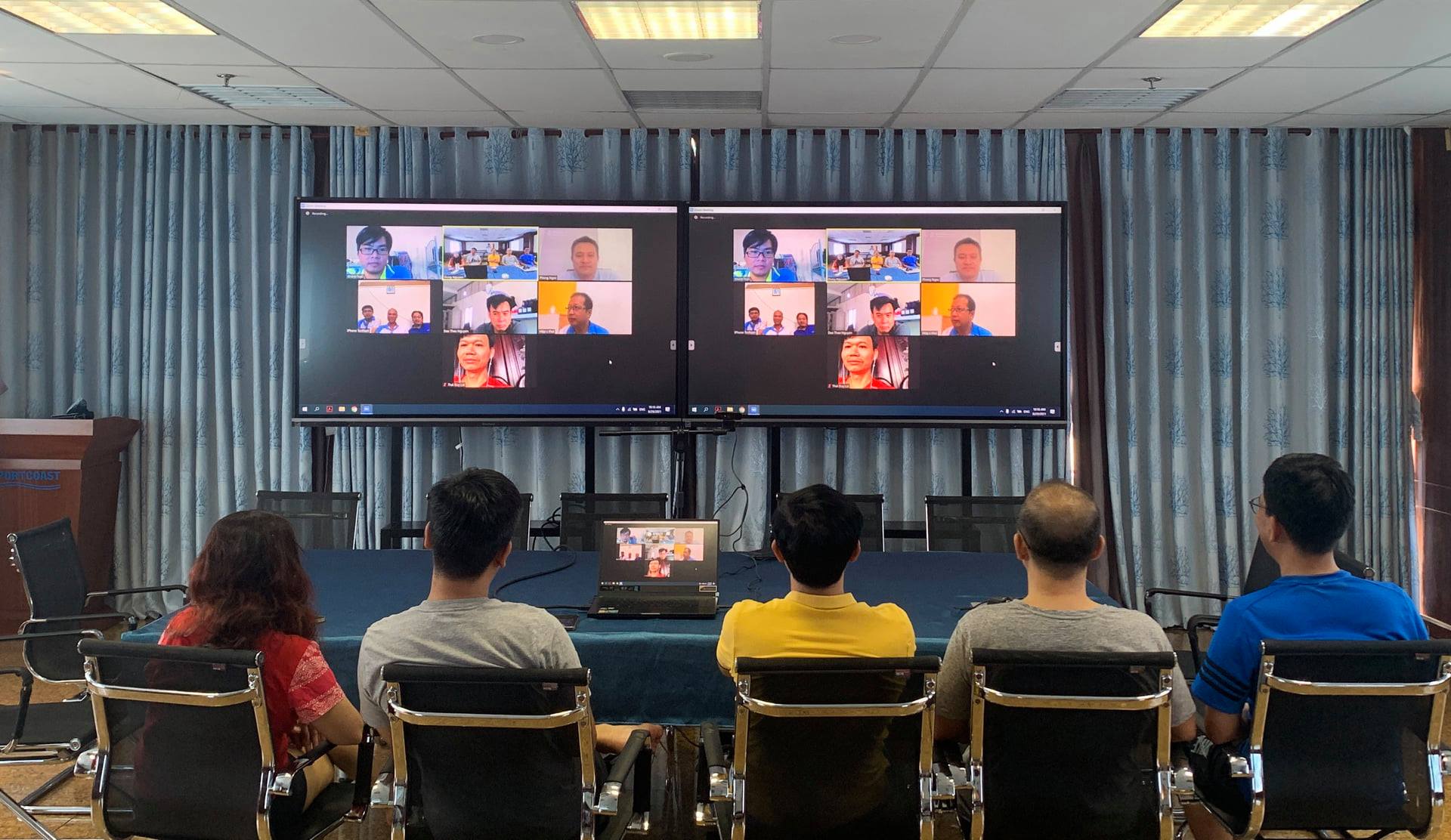 Portcoast - Living distance but heart-feeling close