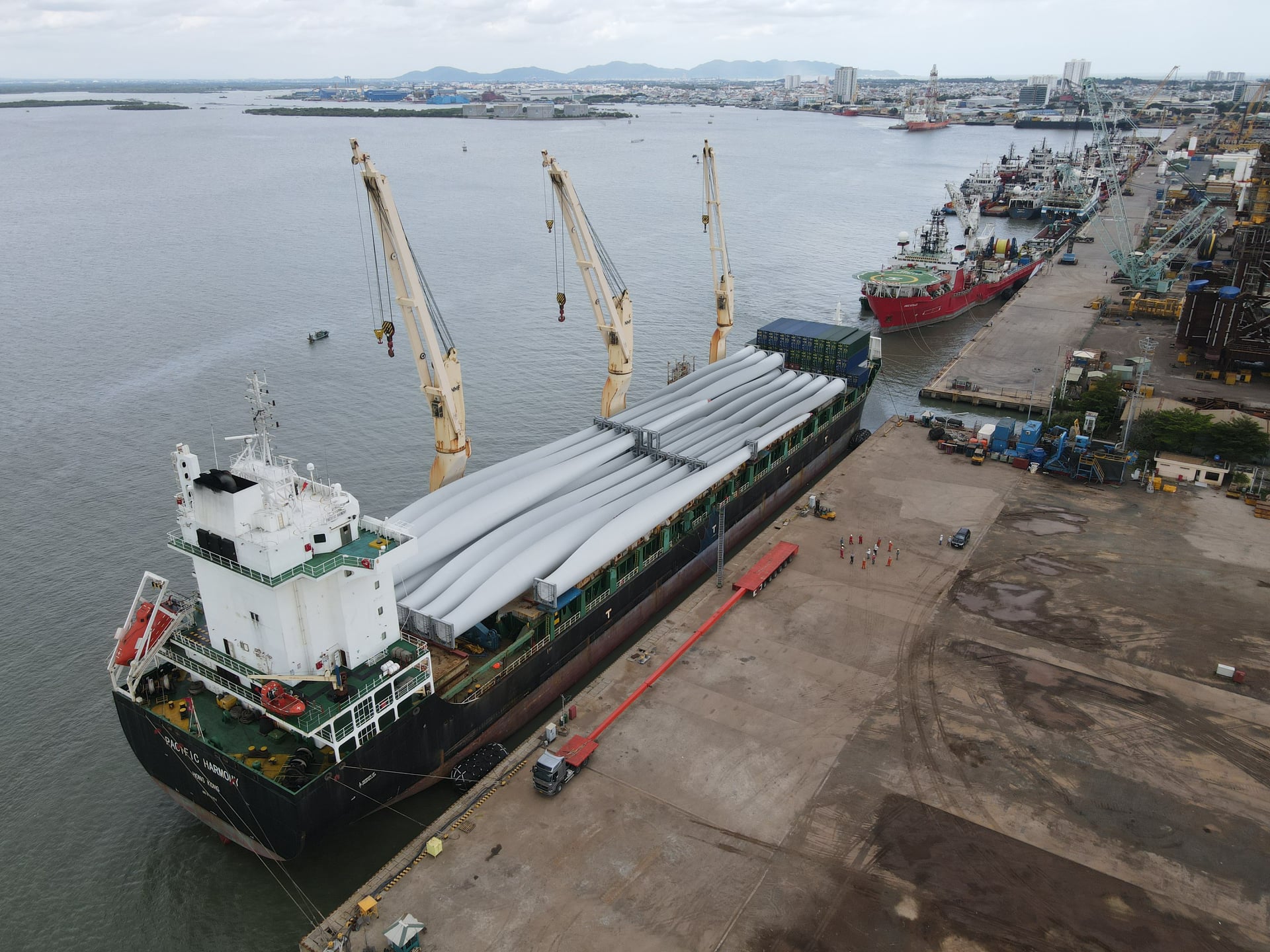 Congratulations on the successful cooperation of PV Shipyard and Portcoast