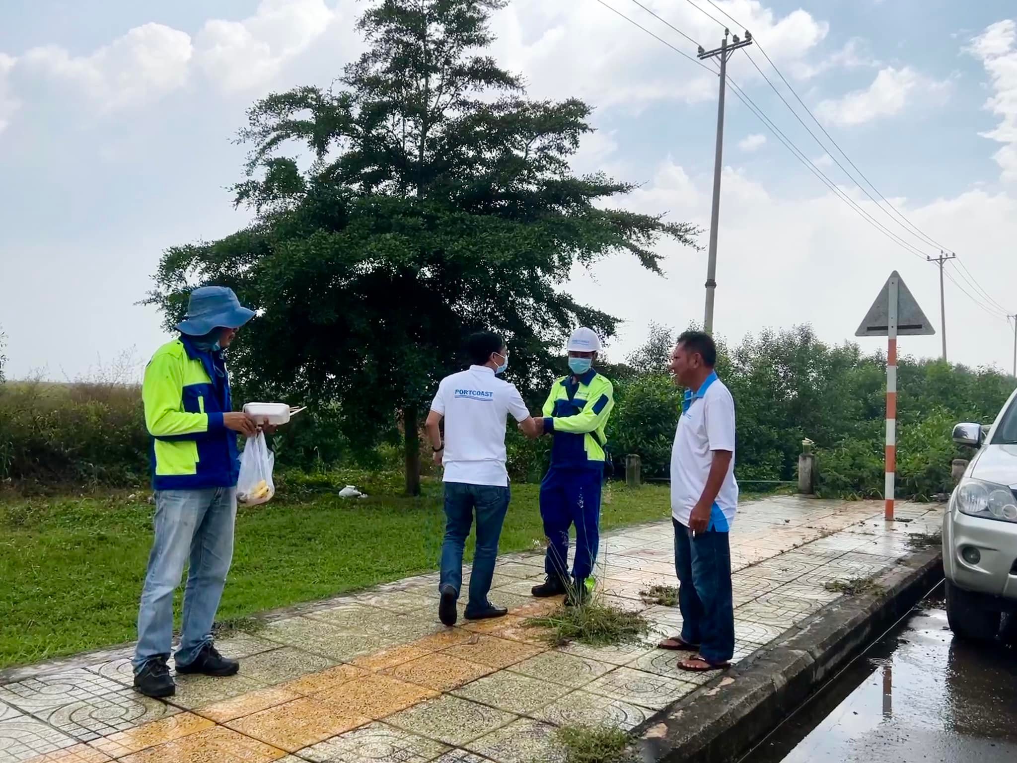 Portcoast's General Director visited and discussed with Portcoast survey team of projects in Cai Mep - Thi Vai area