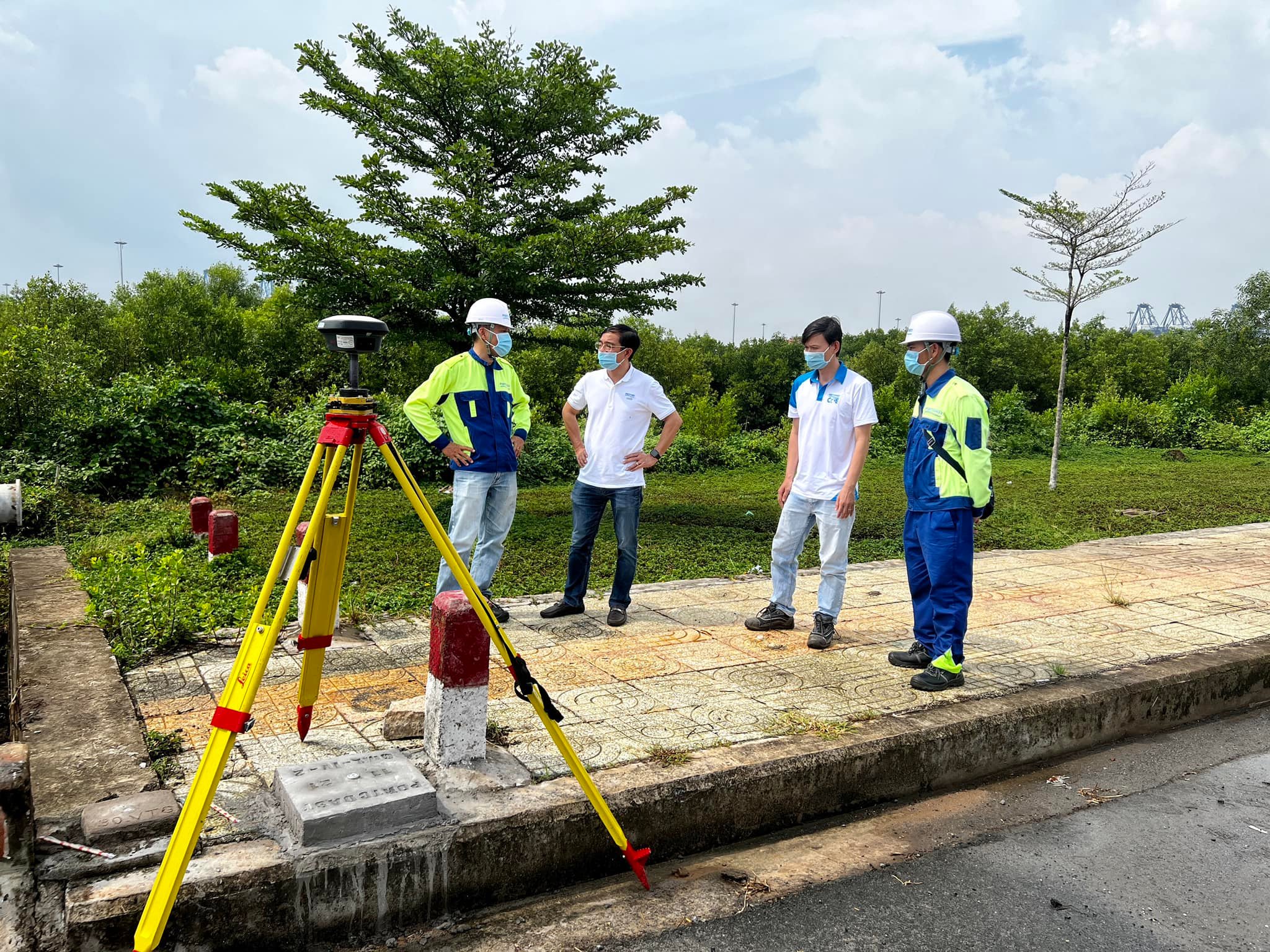 Portcoast's General Director visited and discussed with Portcoast survey team of projects in Cai Mep - Thi Vai area