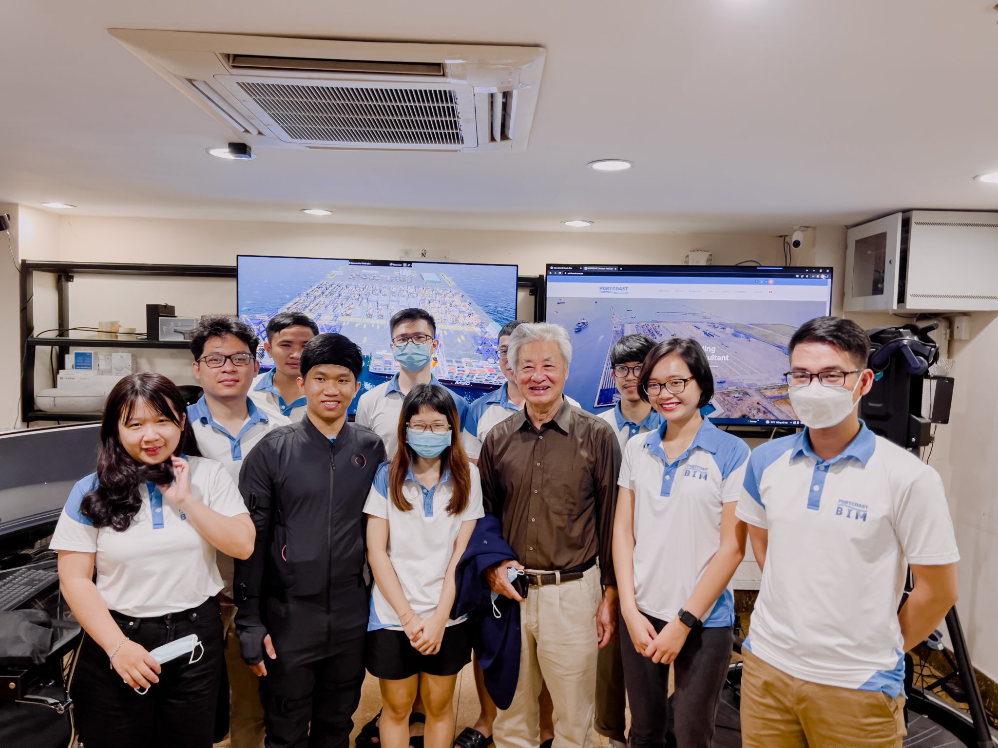 Mr. Ho Nghia Dung - former Minister of Transport, had a visit at the Portcoast BIM Center