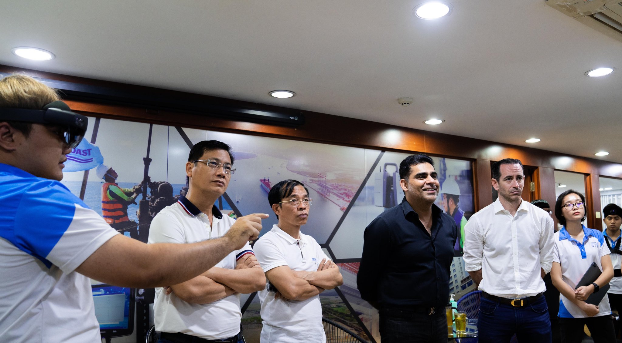 Portcoast was pleased to welcome Mr. Boris Cohen - General Director and Mr. Rupesh Mediratta - Commercial Director of MSC Vietnam to Portcoast building