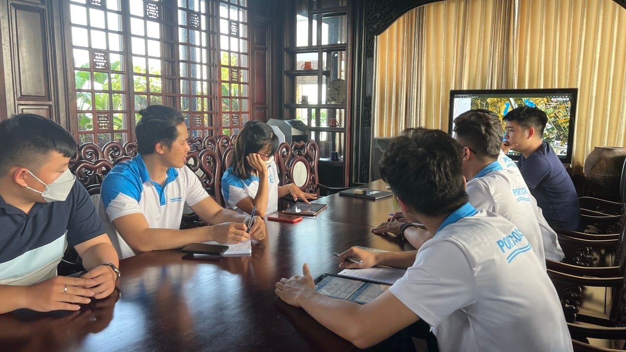 Portcoast had an internal meeting about the ongoing project