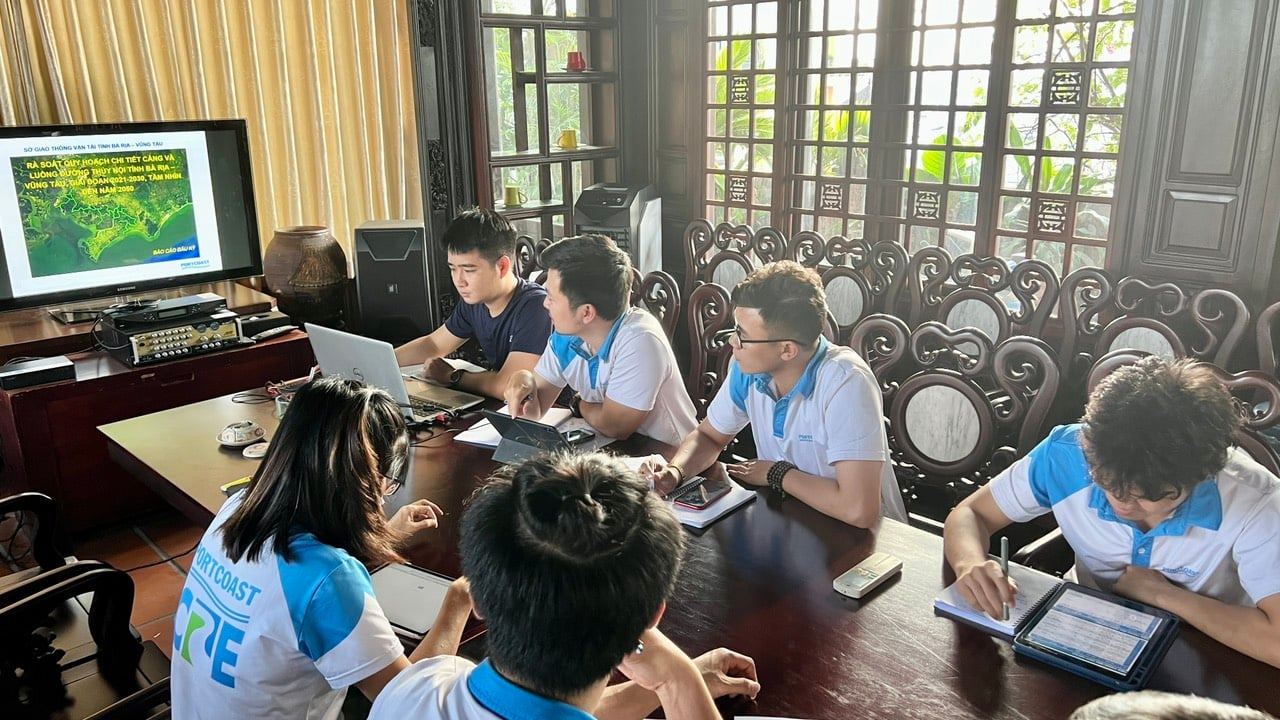 Portcoast had an internal meeting about the ongoing project