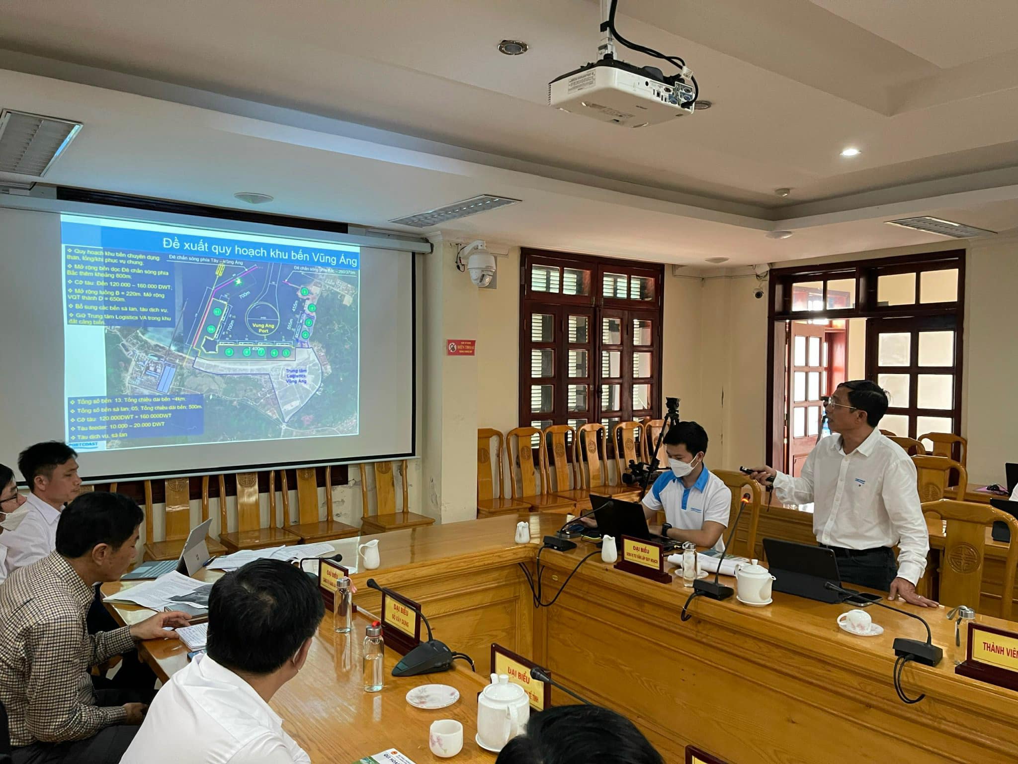 Portcoast escorts the Ministry of Transport and the People's Committee of Ha Tinh for site visits and reported the Planning of Seaport's Land and Water