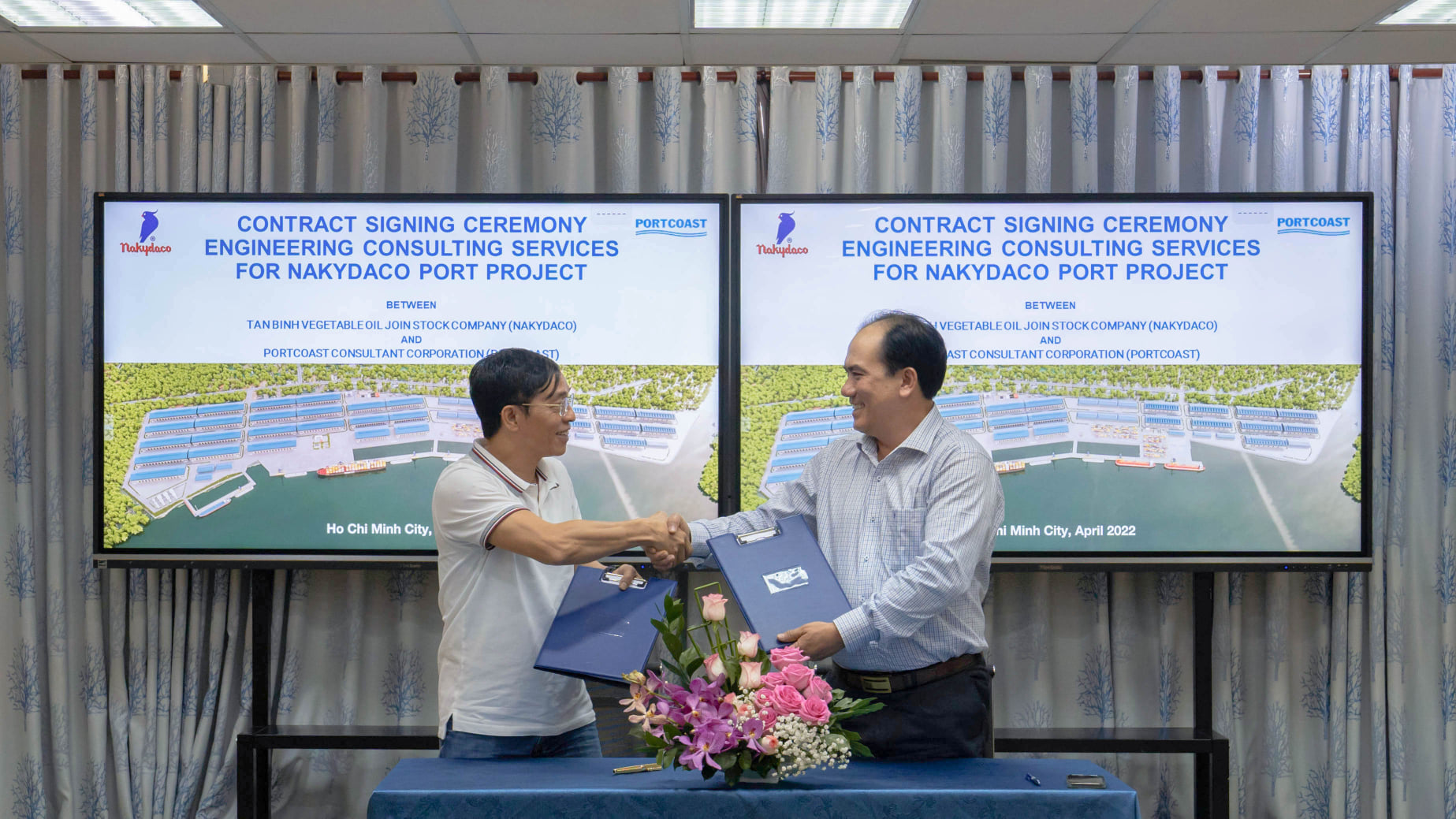 Contract signing ceremony between Tan Binh Vegetable Oil Joint Stock Company (NAKYDACO) and Portcoast