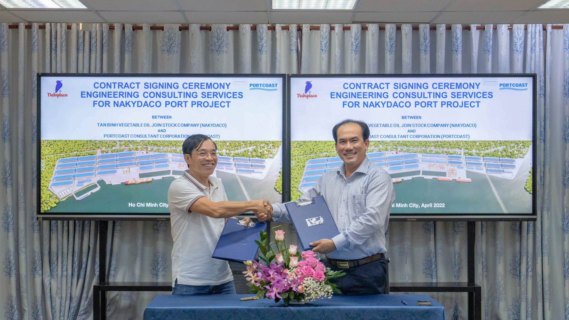 Contract signing ceremony between Tan Binh Vegetable Oil Joint Stock Company (NAKYDACO) and Portcoast