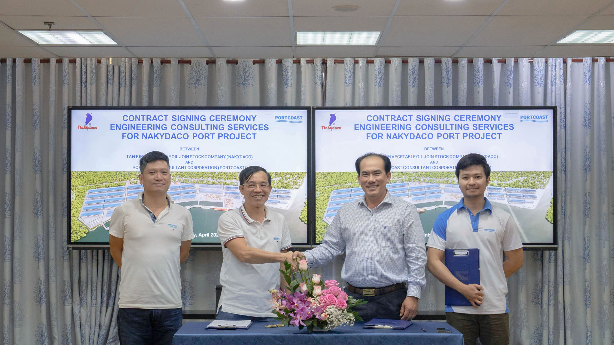 Contract signing ceremony between Tan Binh Vegetable Oil Joint Stock Company (NAKYDACO) and Portcoast