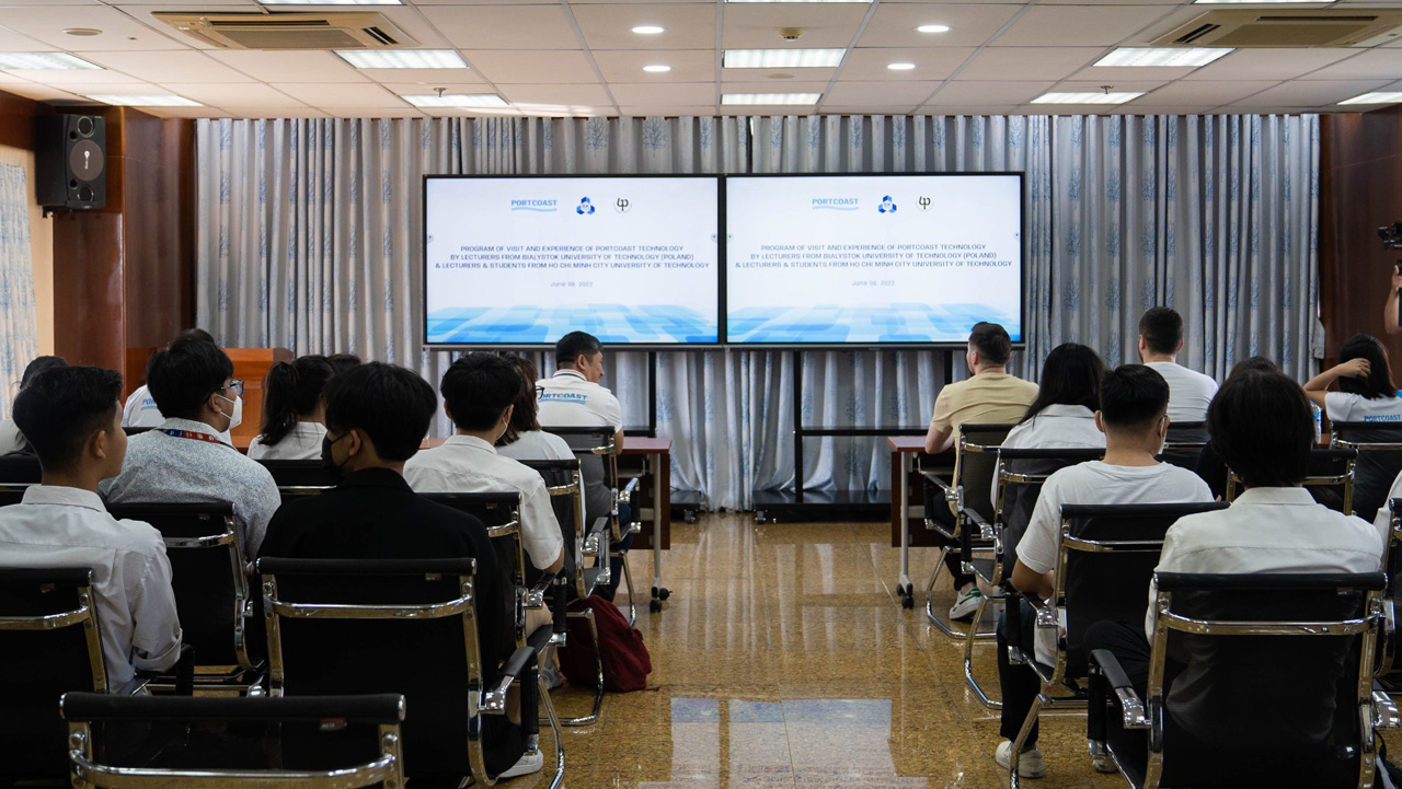 Portcoast welcomes lecturers and students of Ho Chi Minh City University of Technology