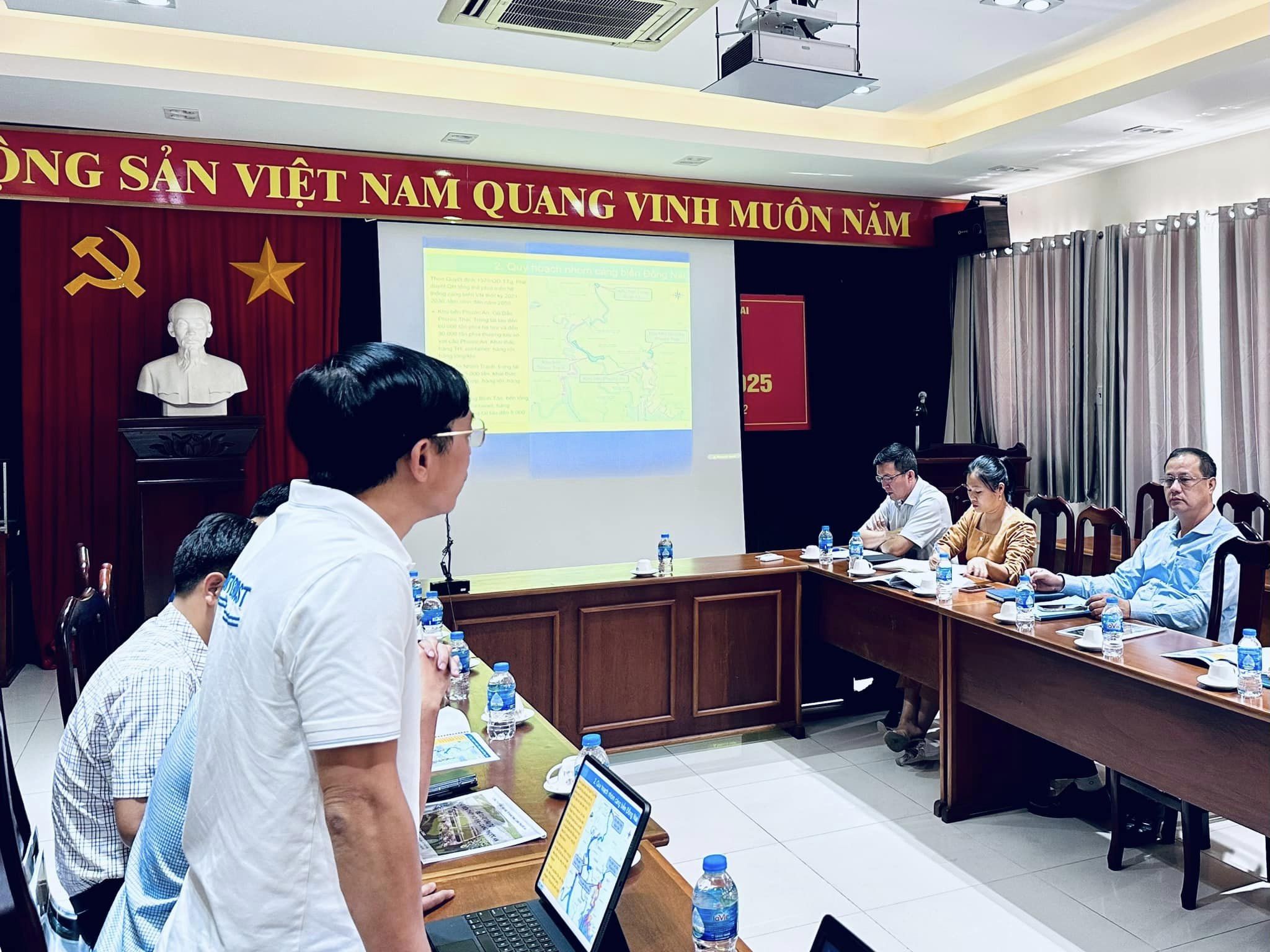 Portcoast joins a meeting and presents on the inland waterway port planning