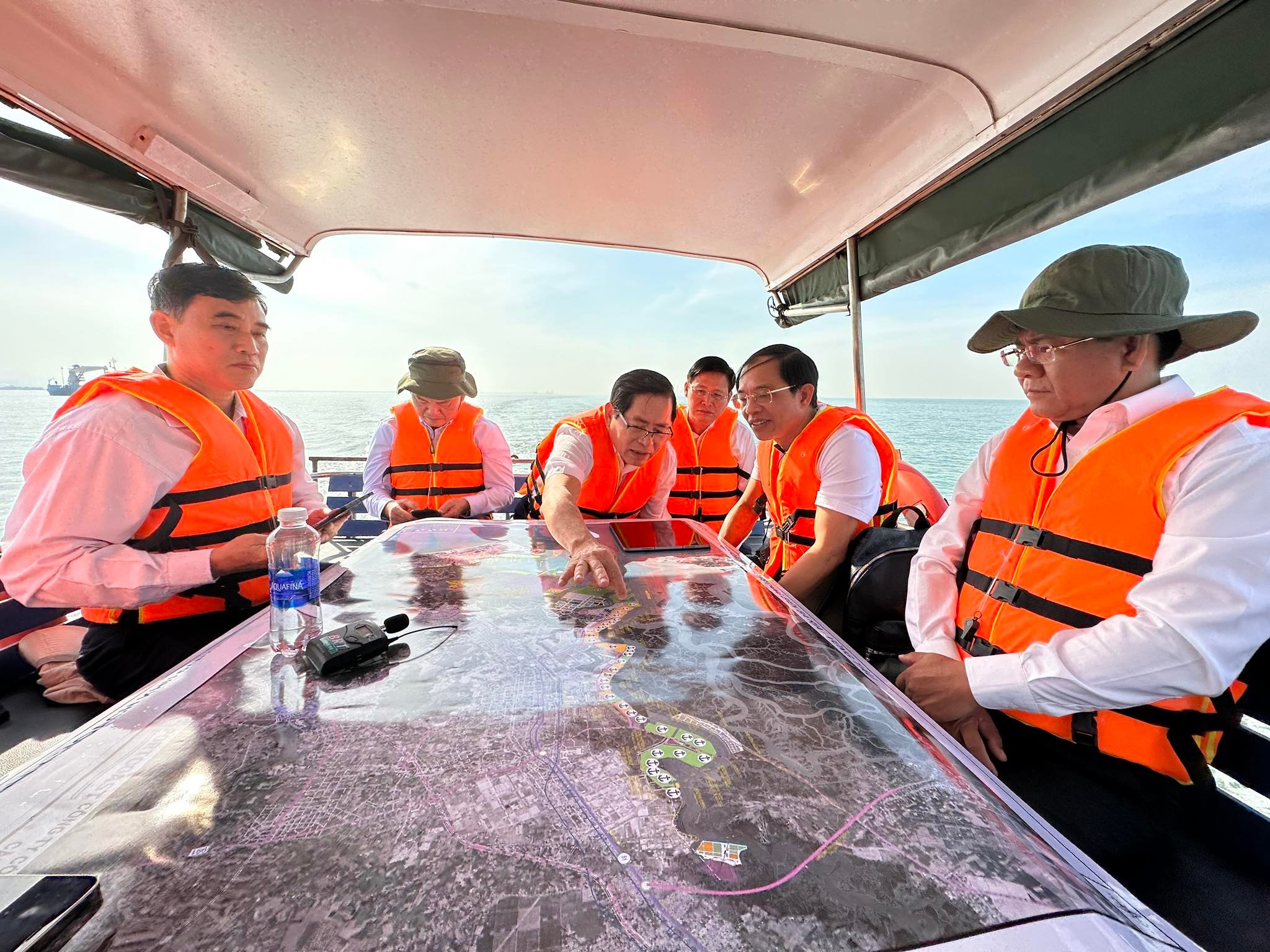 Portcoast accompanied the Secretary of the Provincial Party Committee of BRVT to inspect the Cai Mep Thi Vai seaport system and the province's inland waterways