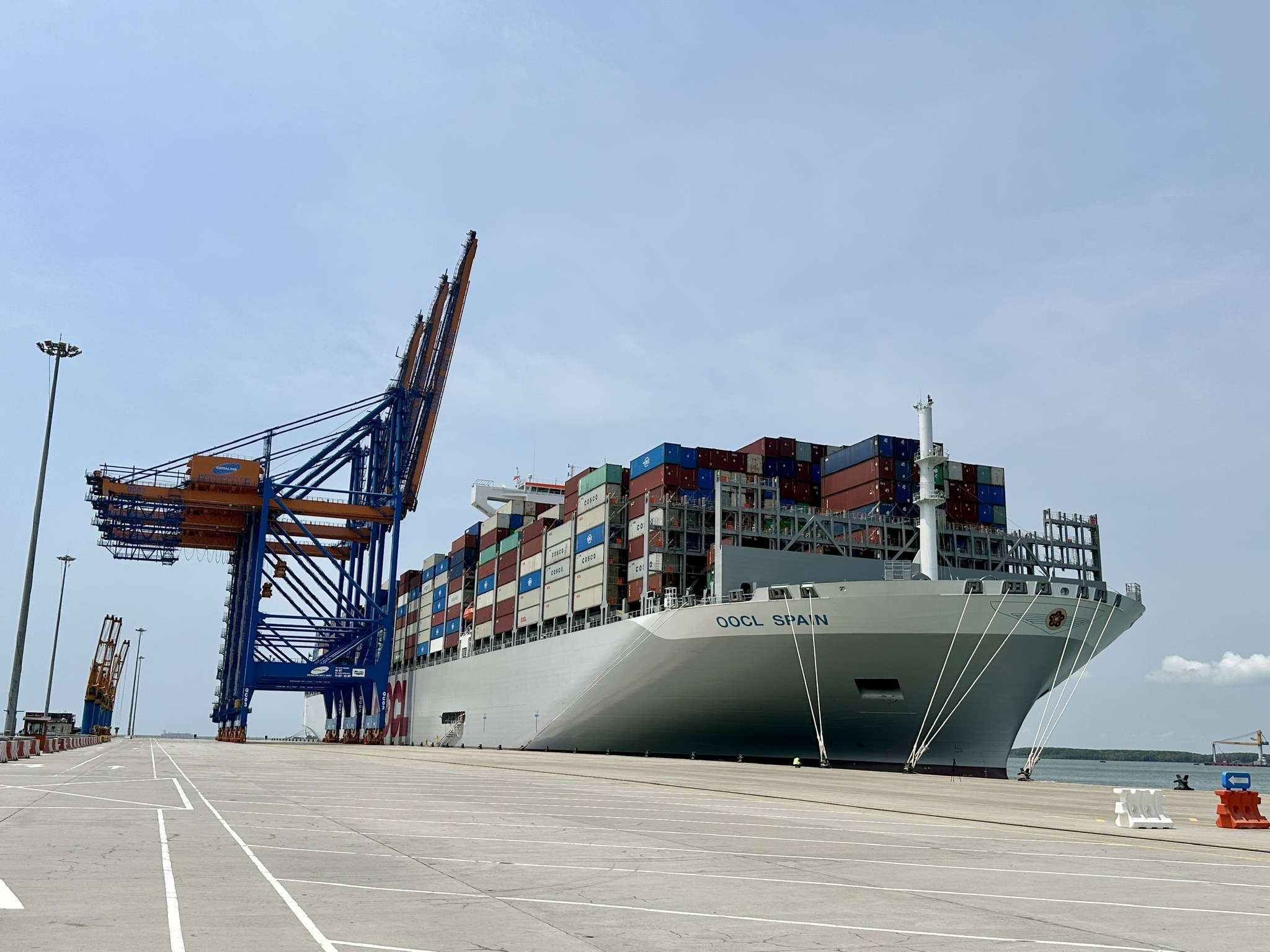 Gemalink International Port for successfully accommodating the 232,494 DWT mega container vessel OOCL SPAIN
