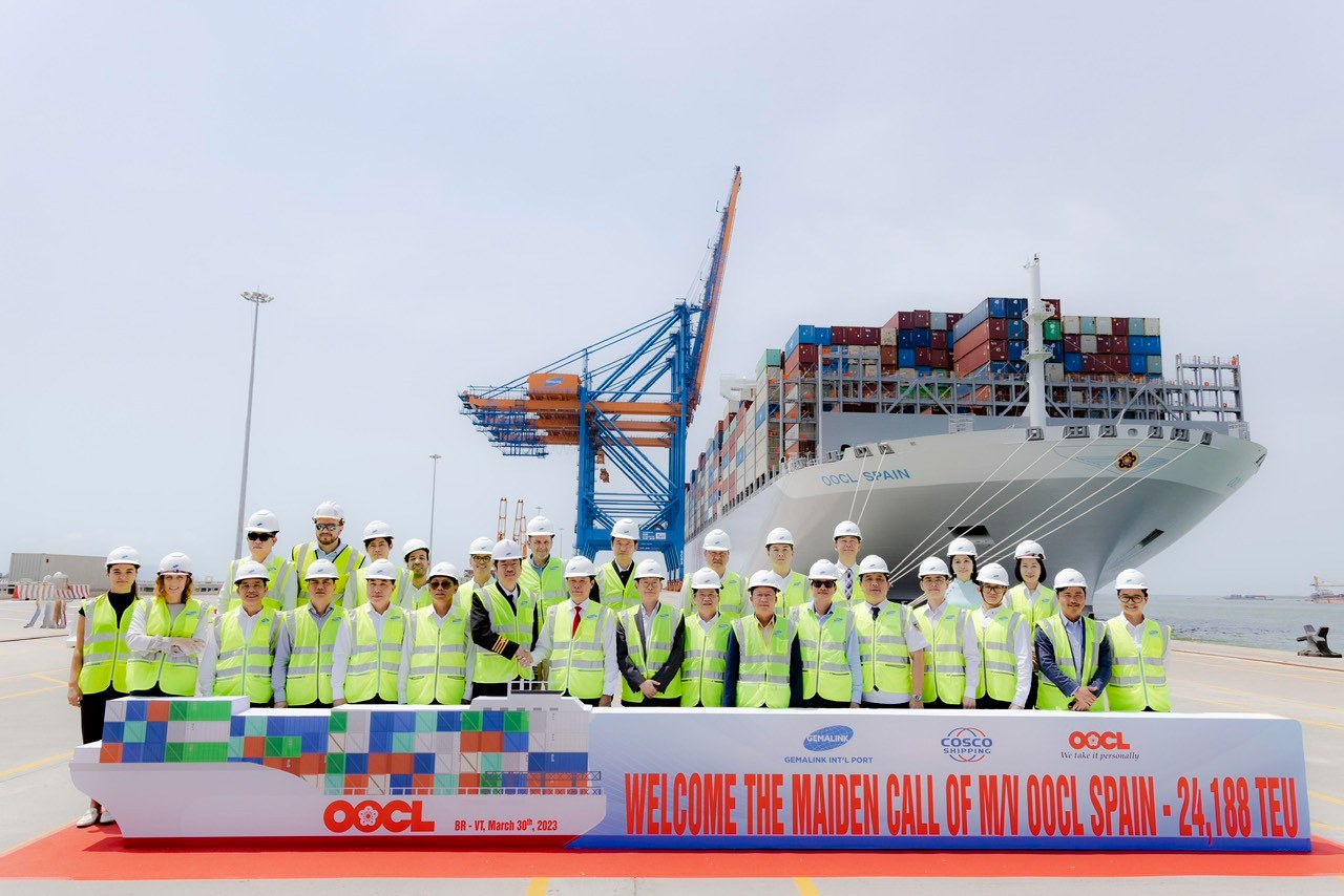 Gemalink International Port for successfully accommodating the 232,494 DWT mega container vessel OOCL SPAIN