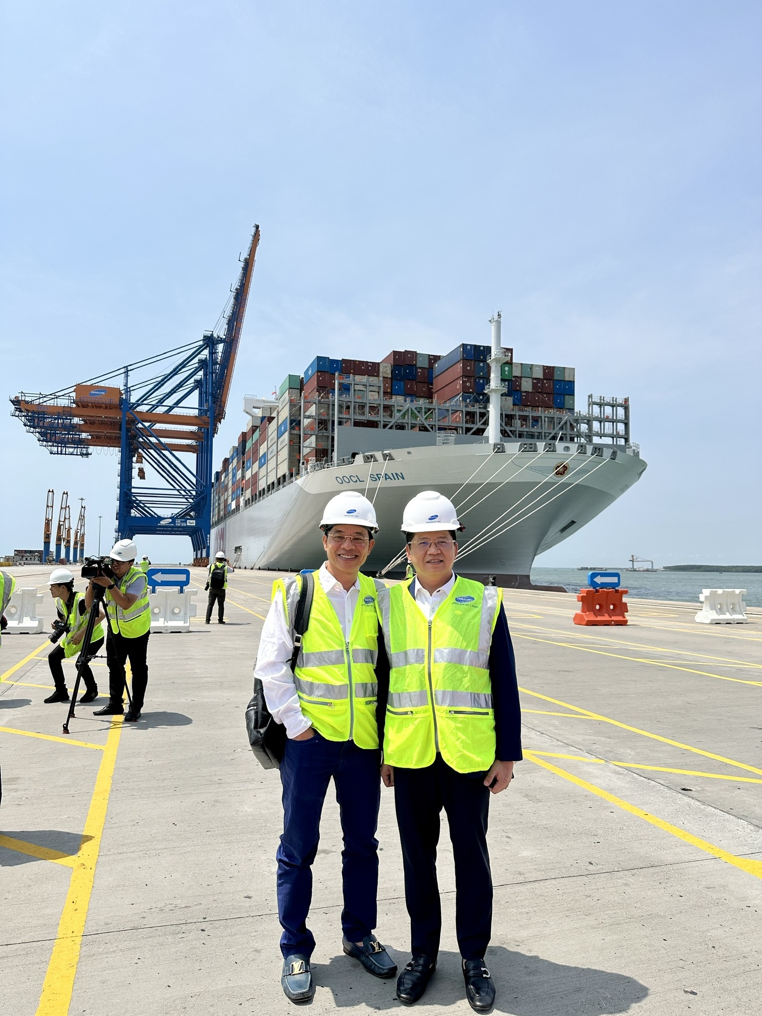 Gemalink International Port for successfully accommodating the 232,494 DWT mega container vessel OOCL SPAIN