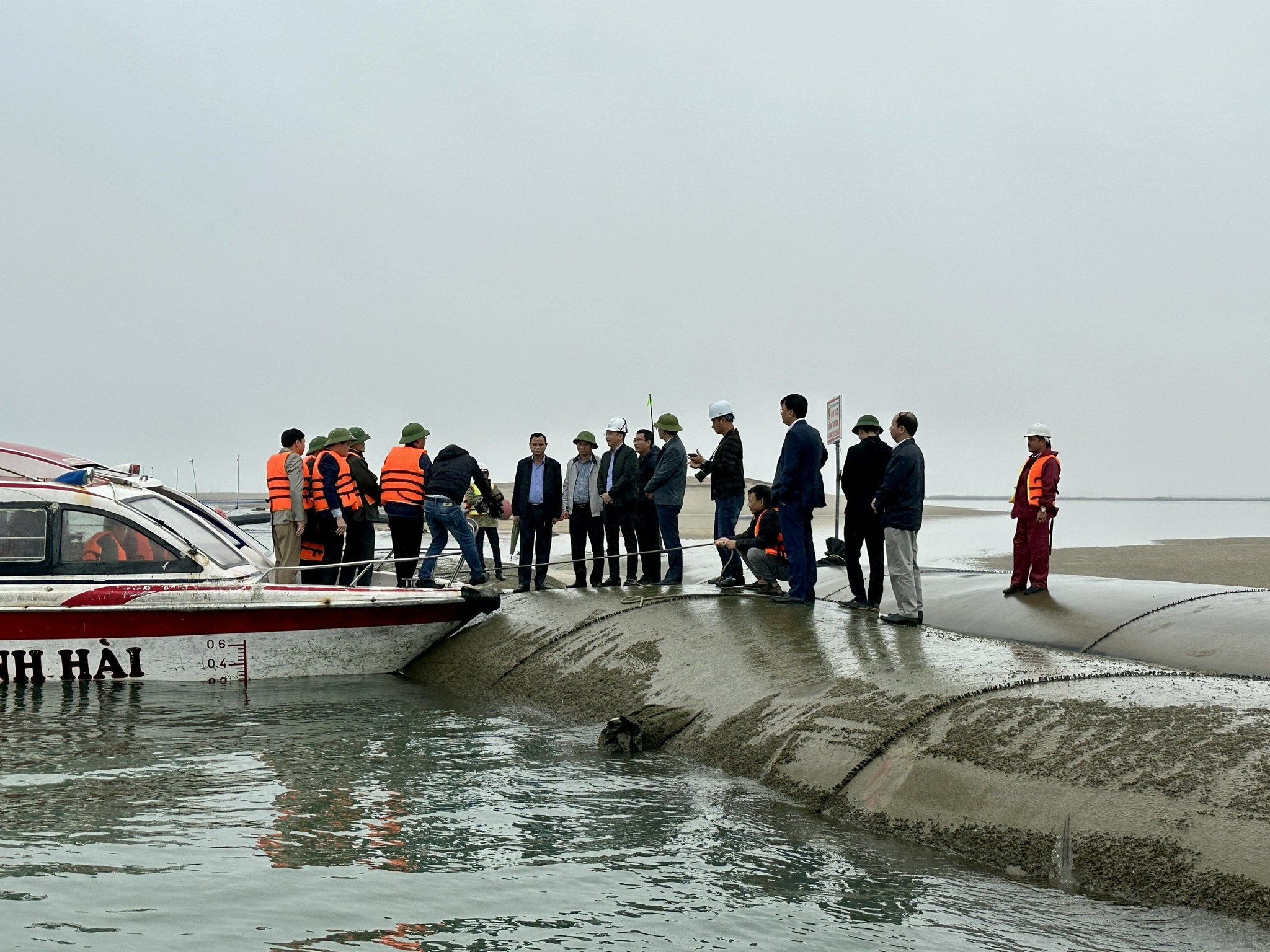 Portcoast together with Leaders of the MOT and the People's Committee of Quang Ninh Province inspect the construction site of Van Ninh General Port