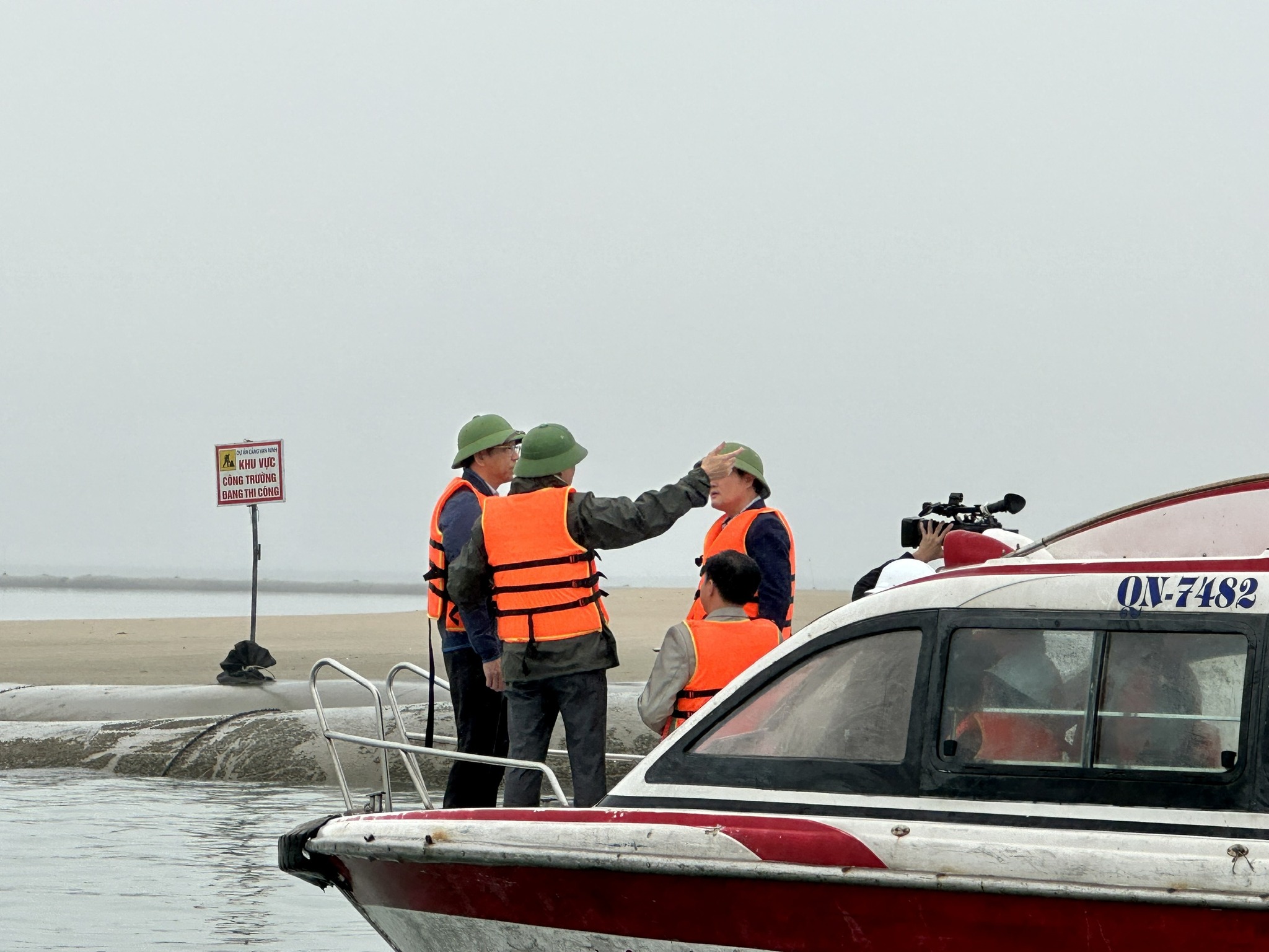 Portcoast together with Leaders of the MOT and the People's Committee of Quang Ninh Province inspect the construction site of Van Ninh General Port