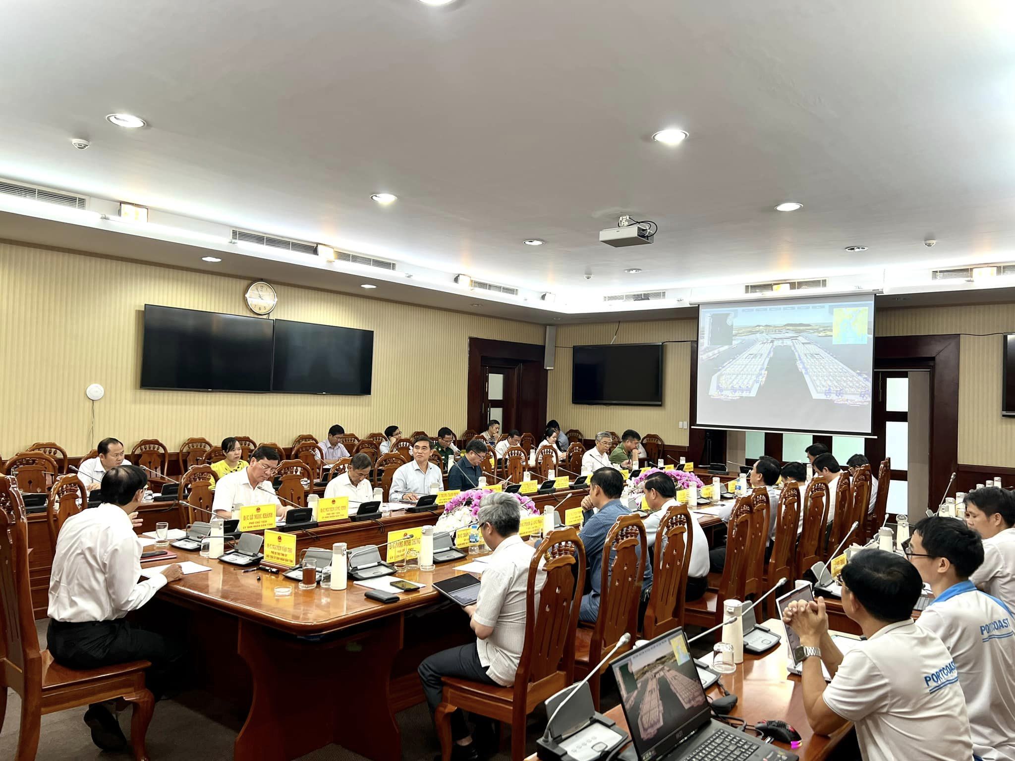 Portcoast reported to the Collective of People's Committee of Ba Ria Vung Tau Province on the zoning plan adjustment project for Cai Mep Ha Logistics Center